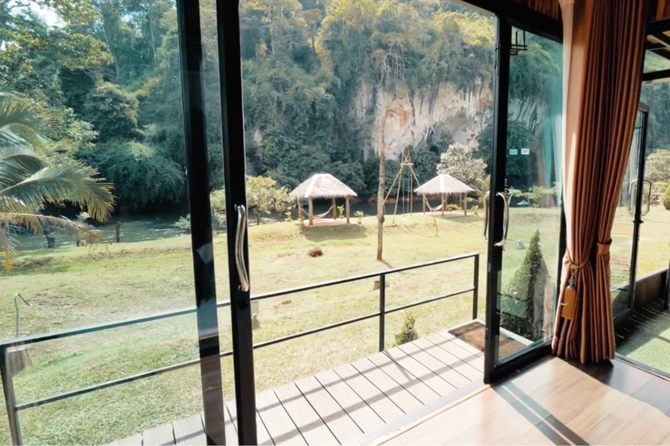 Double Room with Balcony - Photo 19