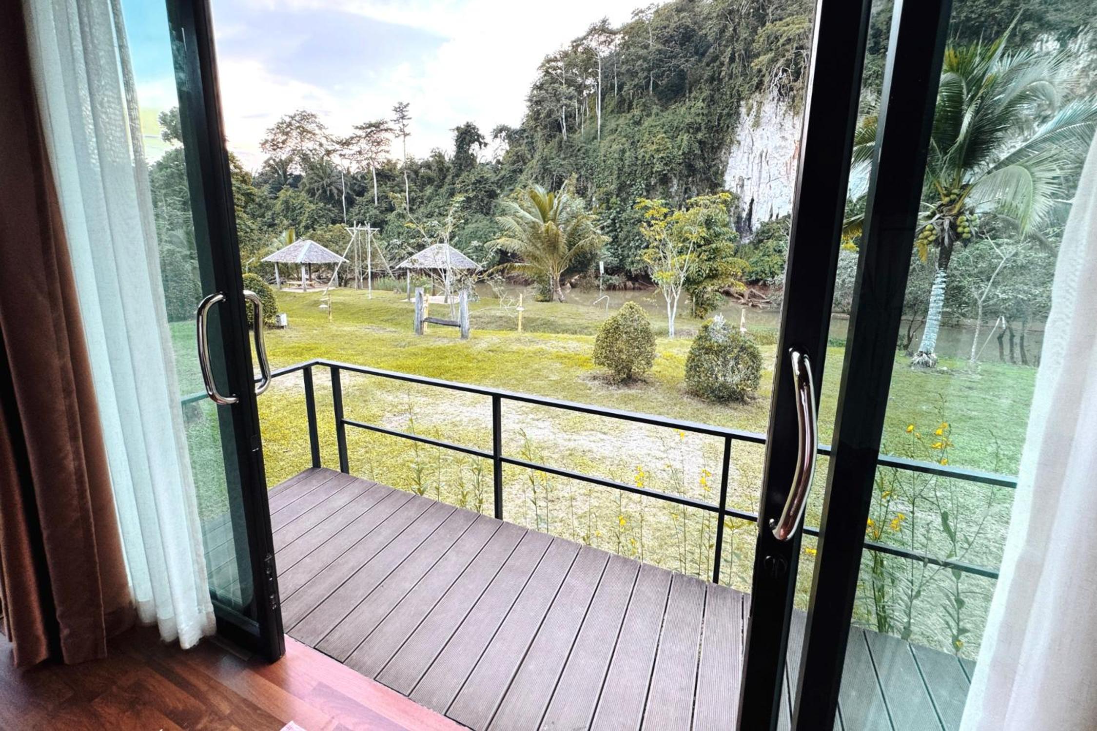 Double Room with Balcony - Photo 2
