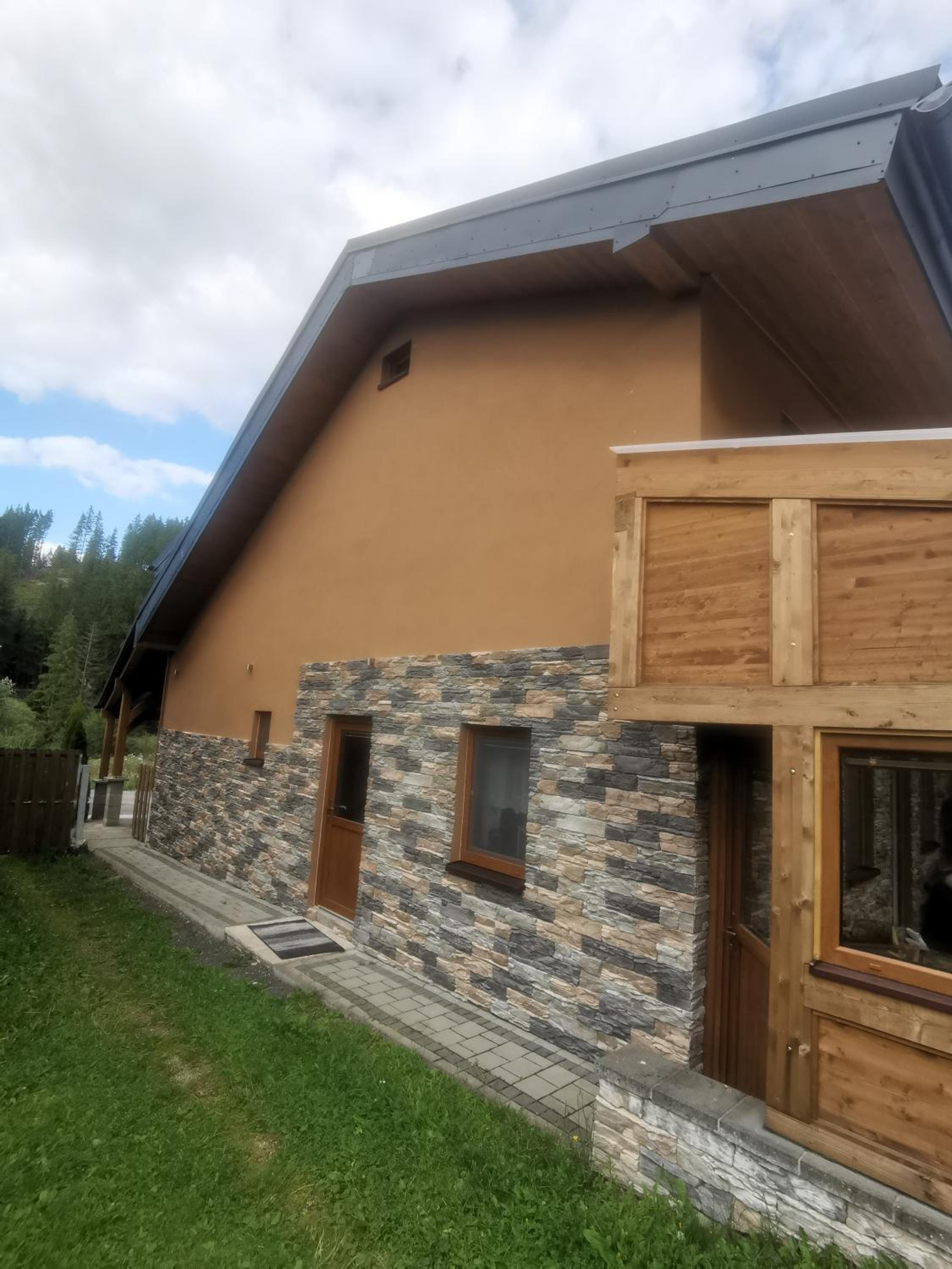 Four-Bedroom House - Photo 4
