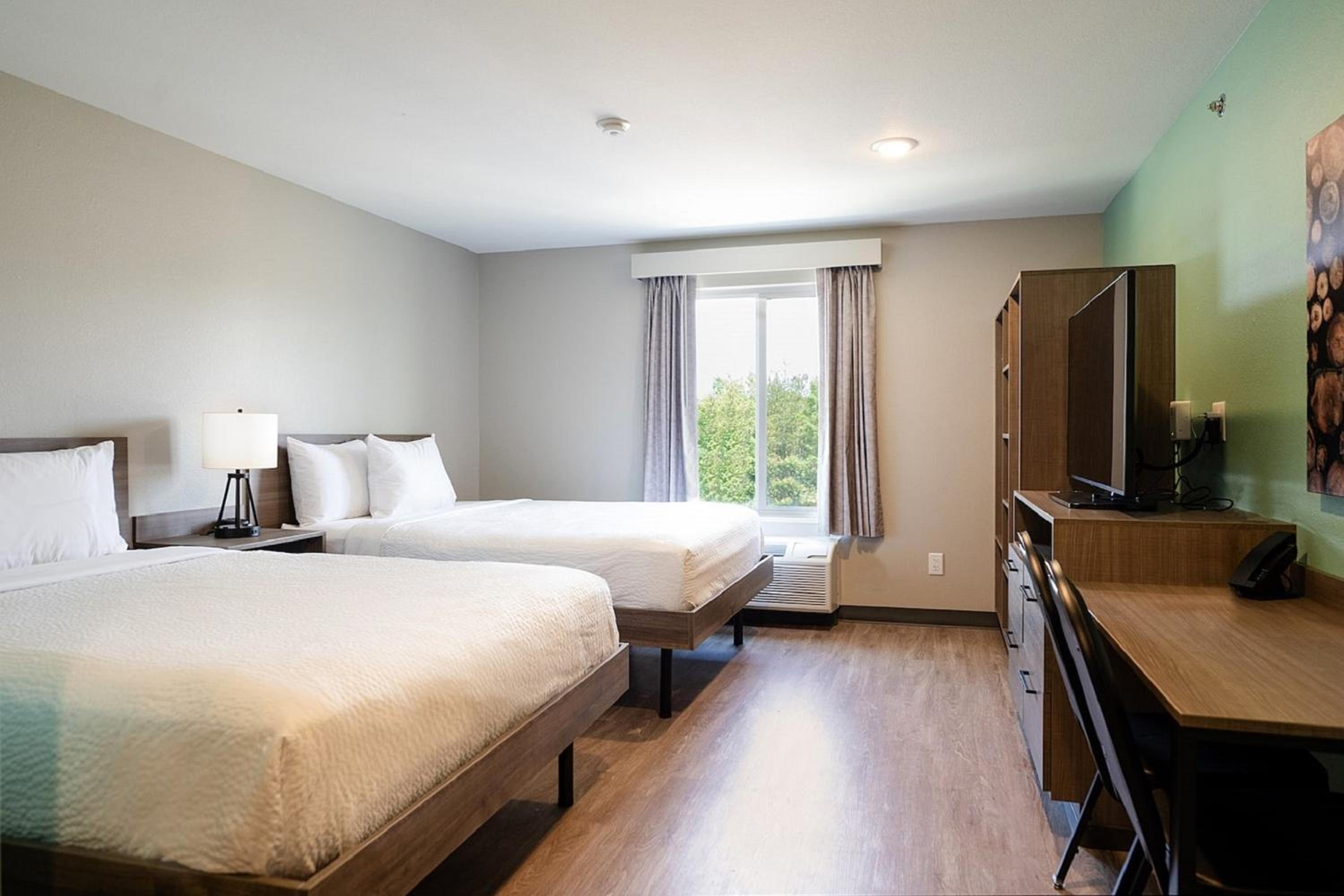 Queen Room with Two Queen Beds, Mobility Access and Bathtub with Grab Bars, Non-Smoking - Photo 4