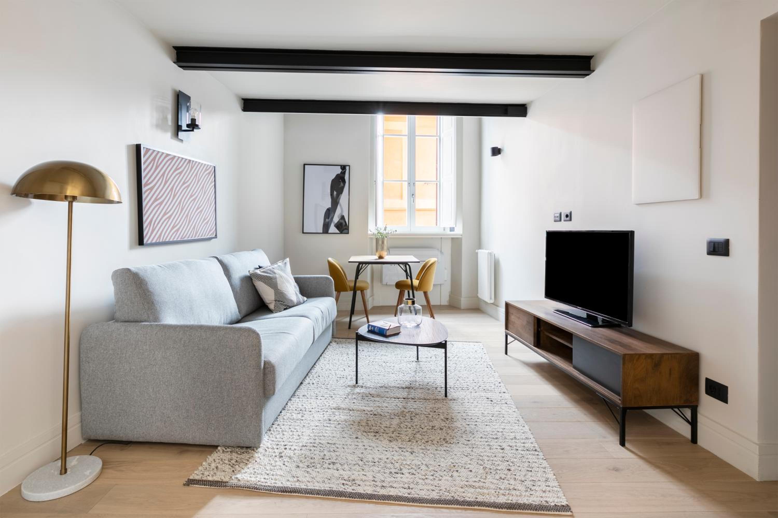 One-Bedroom Apartment