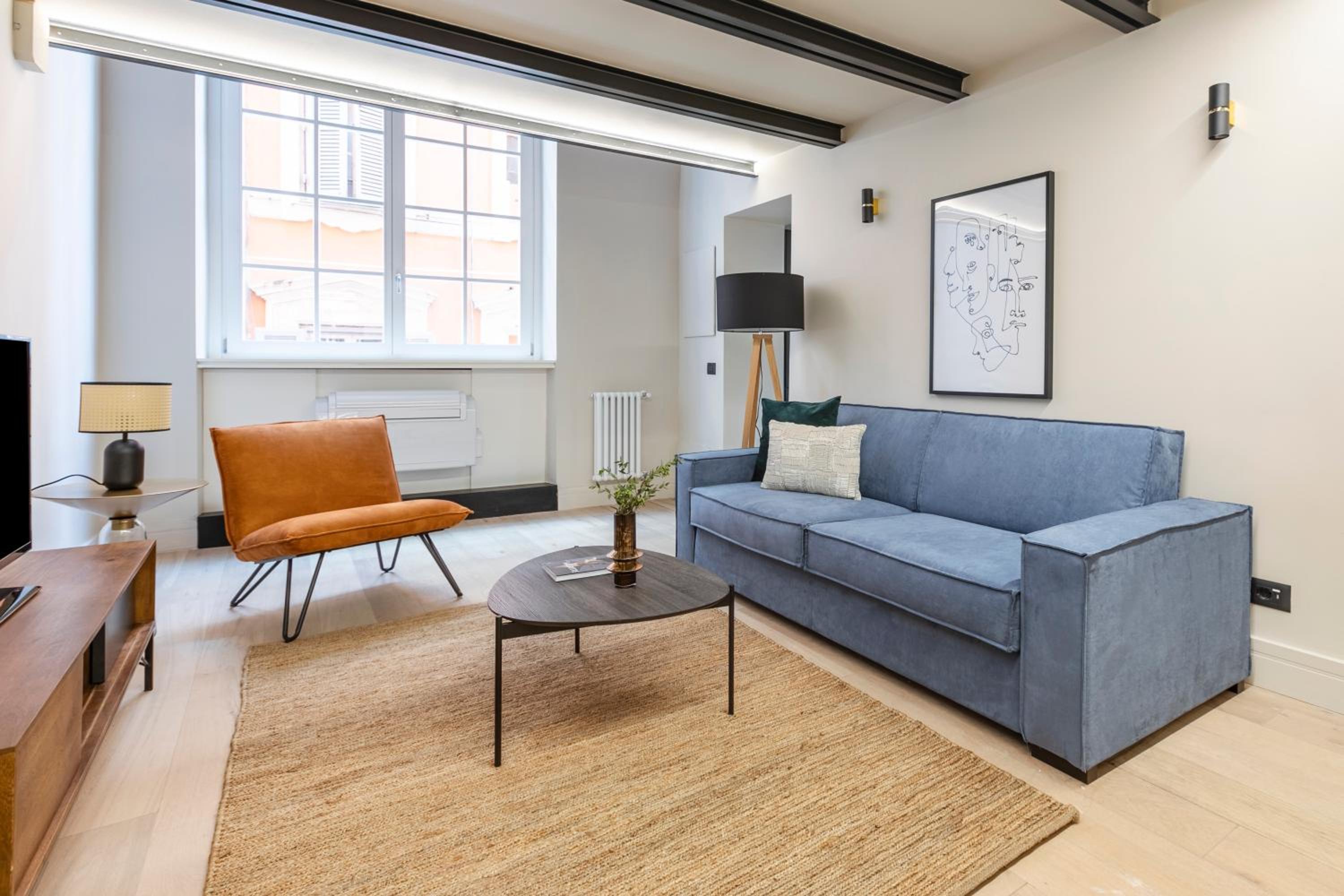 Deluxe One-Bedroom Apartment