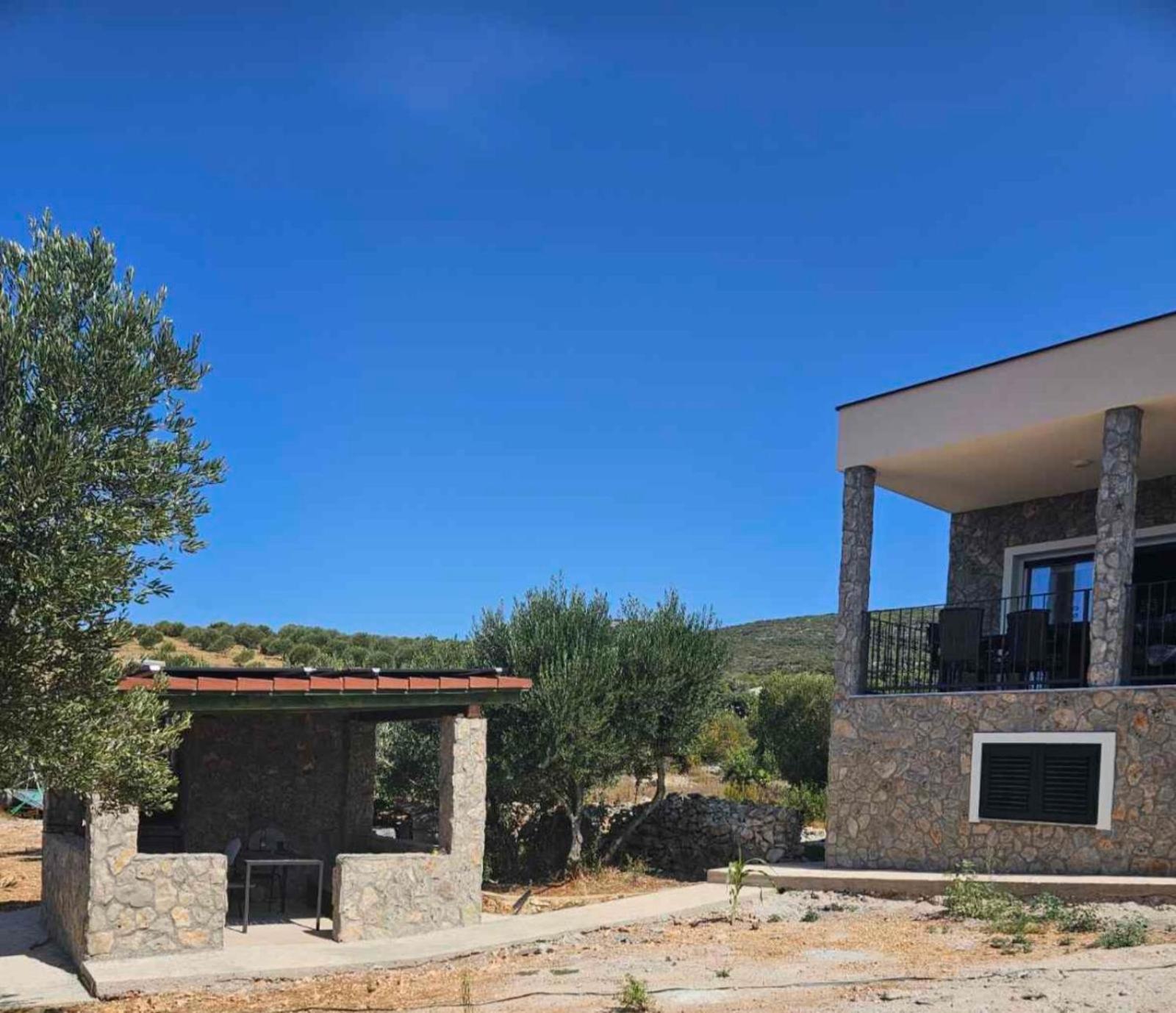 Villa photo 3