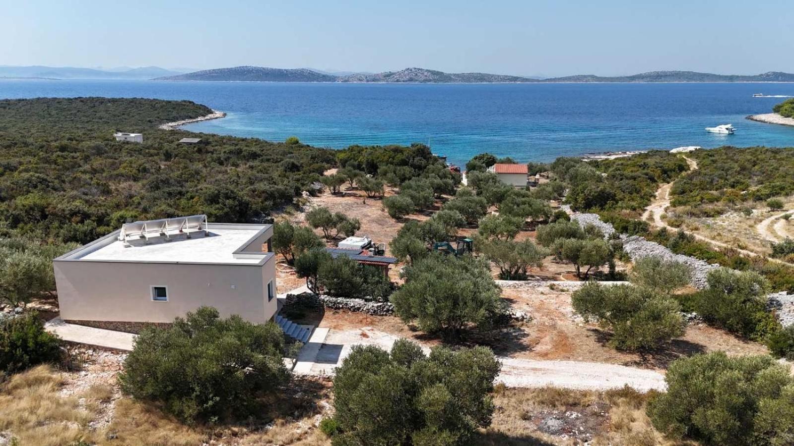 Villa photo 2