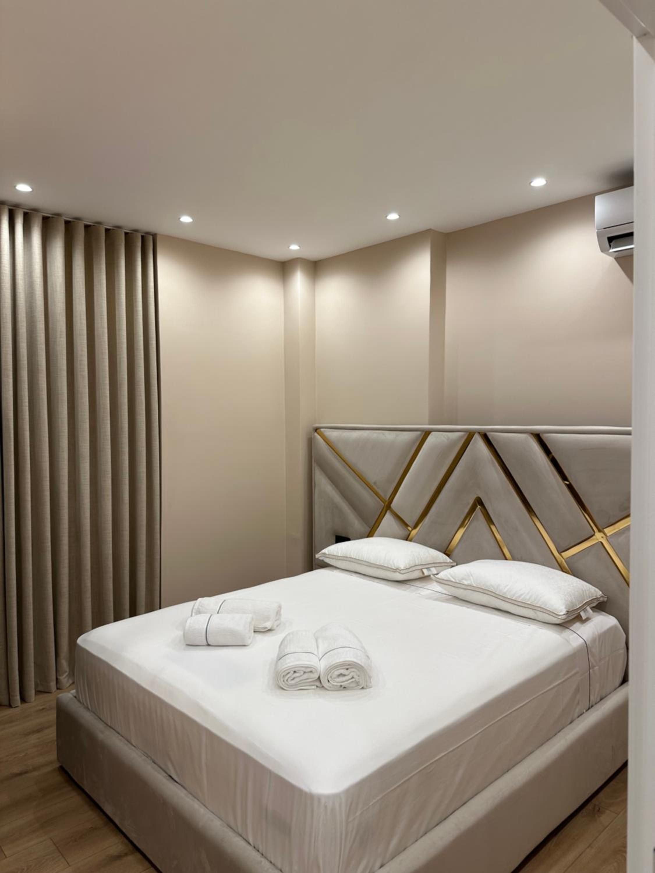 One-Bedroom Apartment With City View