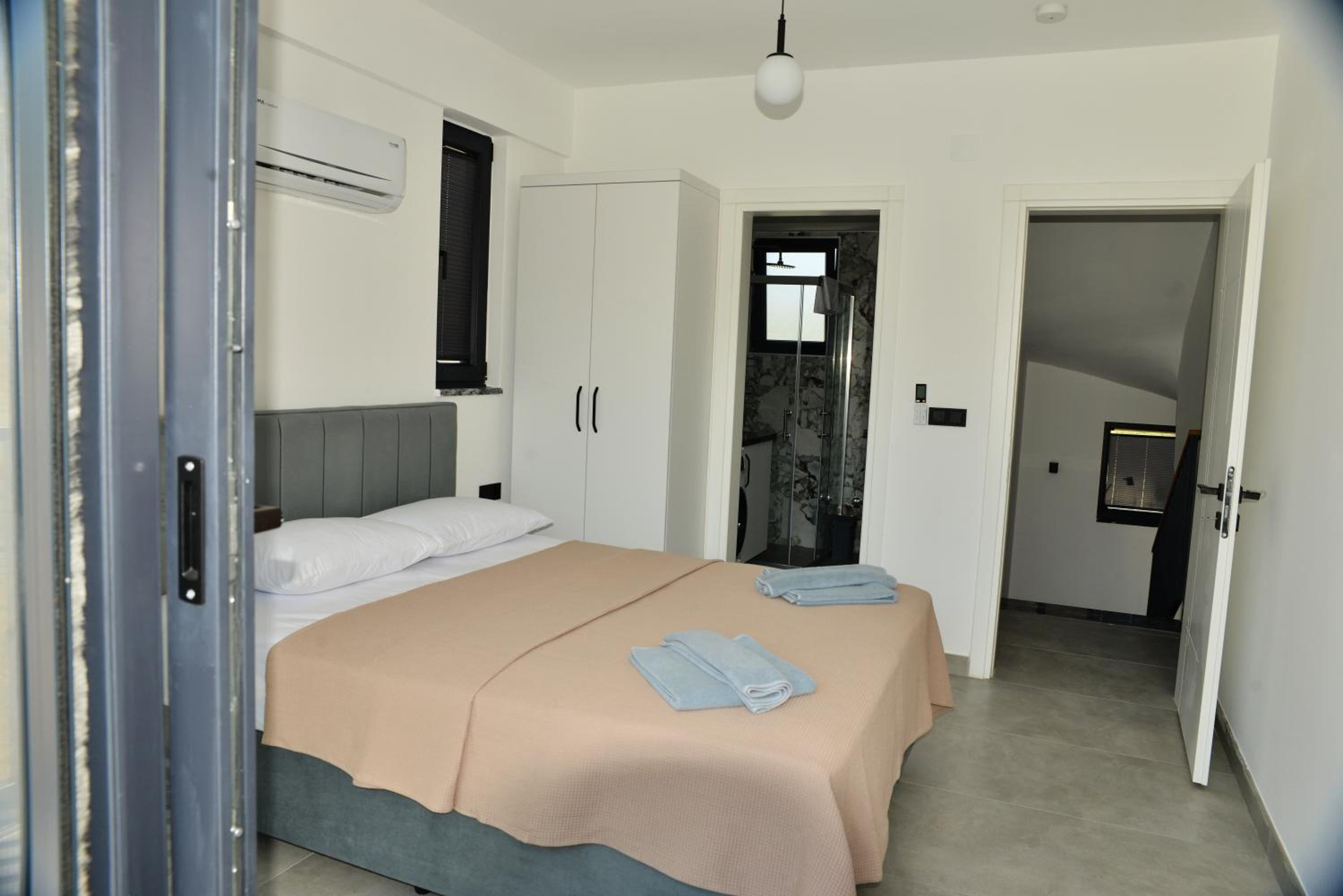 Three-Bedroom Villa photo 1
