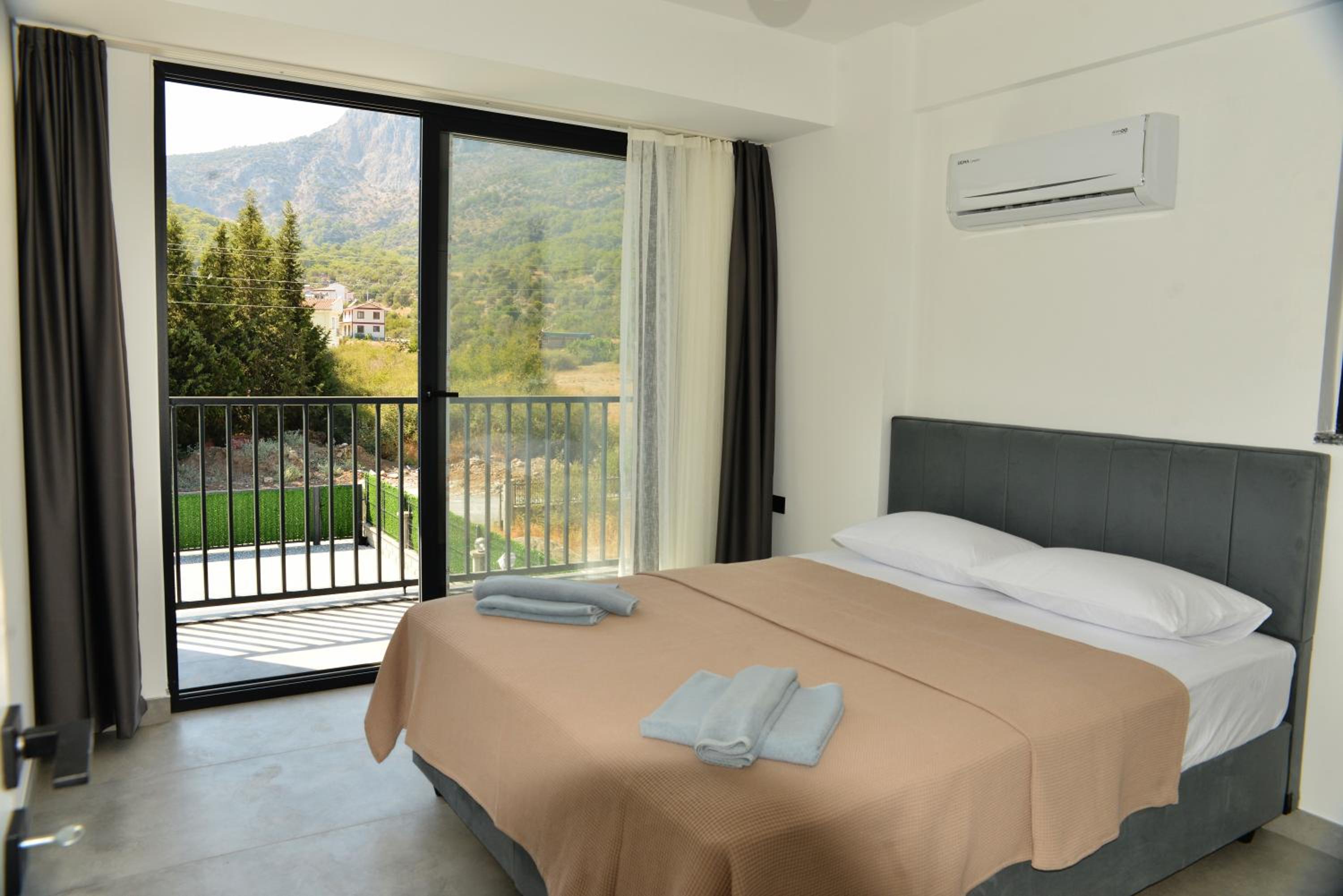 Three-Bedroom Villa photo 3