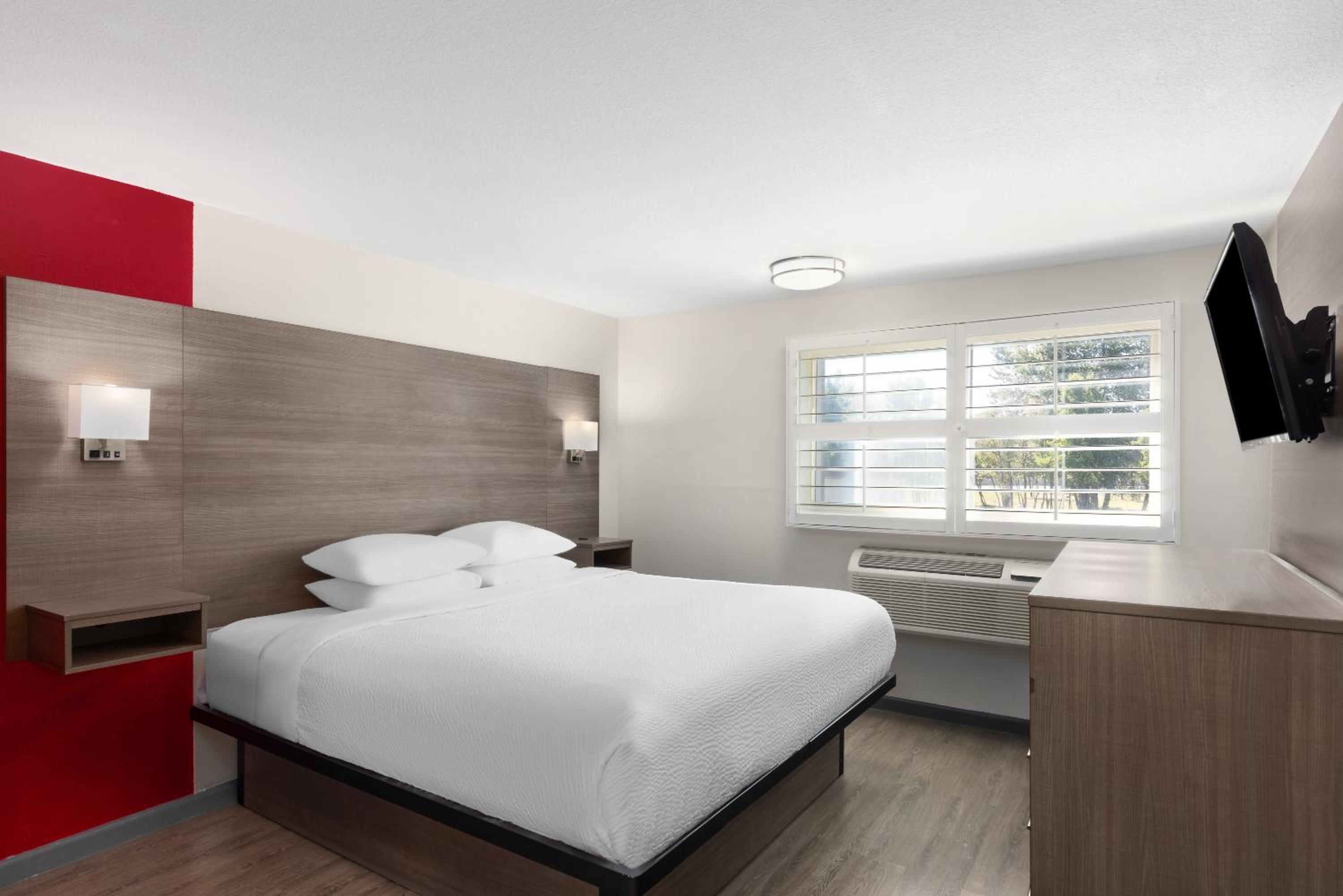 King Room - Non-Smoking - Photo 5