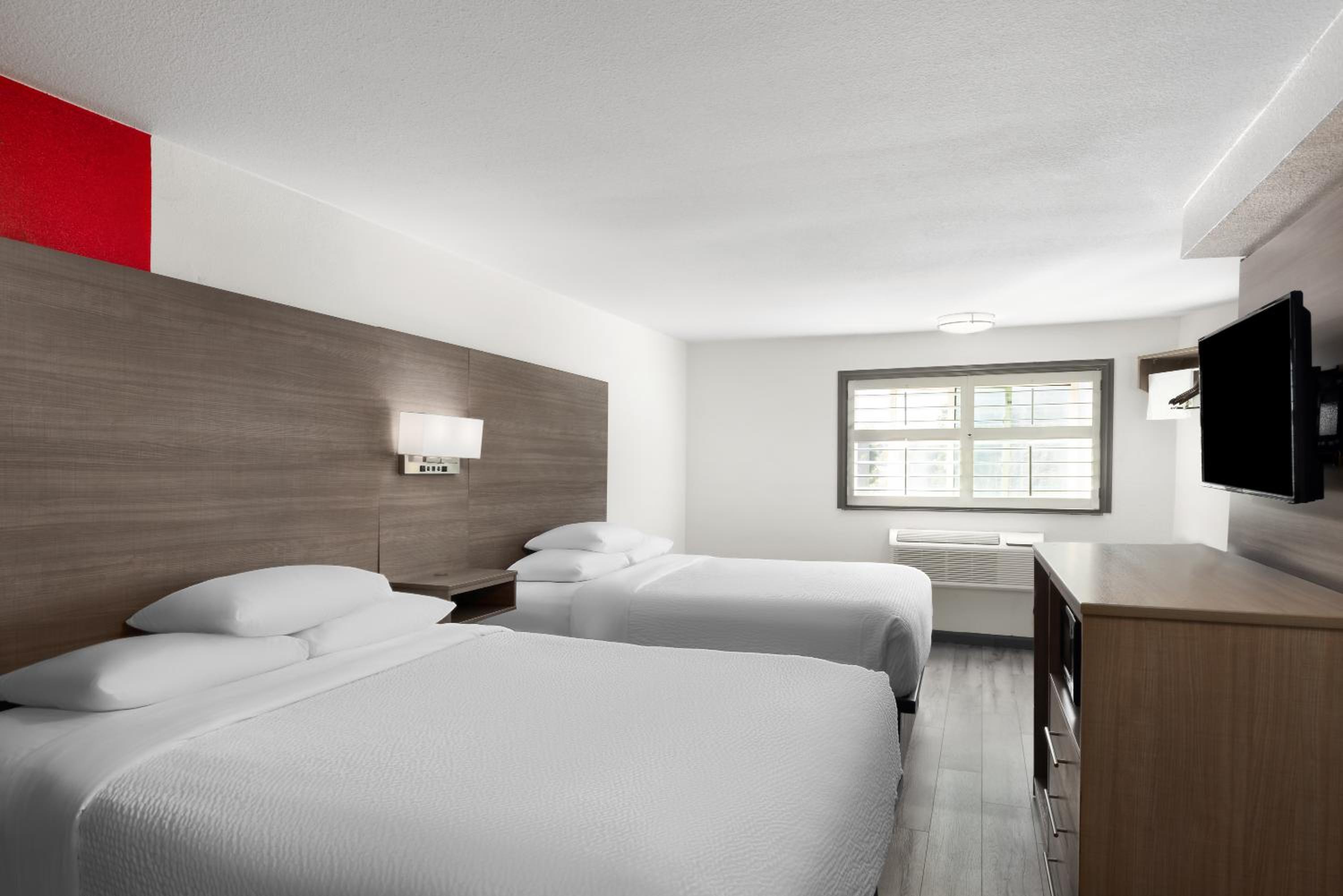 Queen Room with Two Queen Beds - Non-Smoking - Photo 1