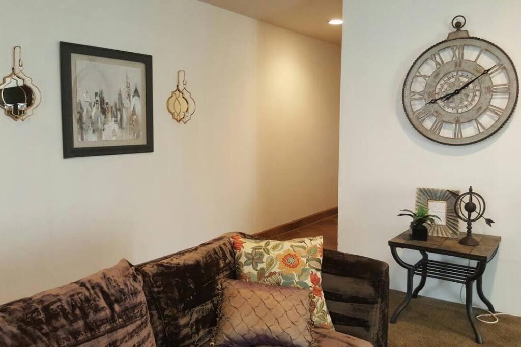 Three-Bedroom House photo 3