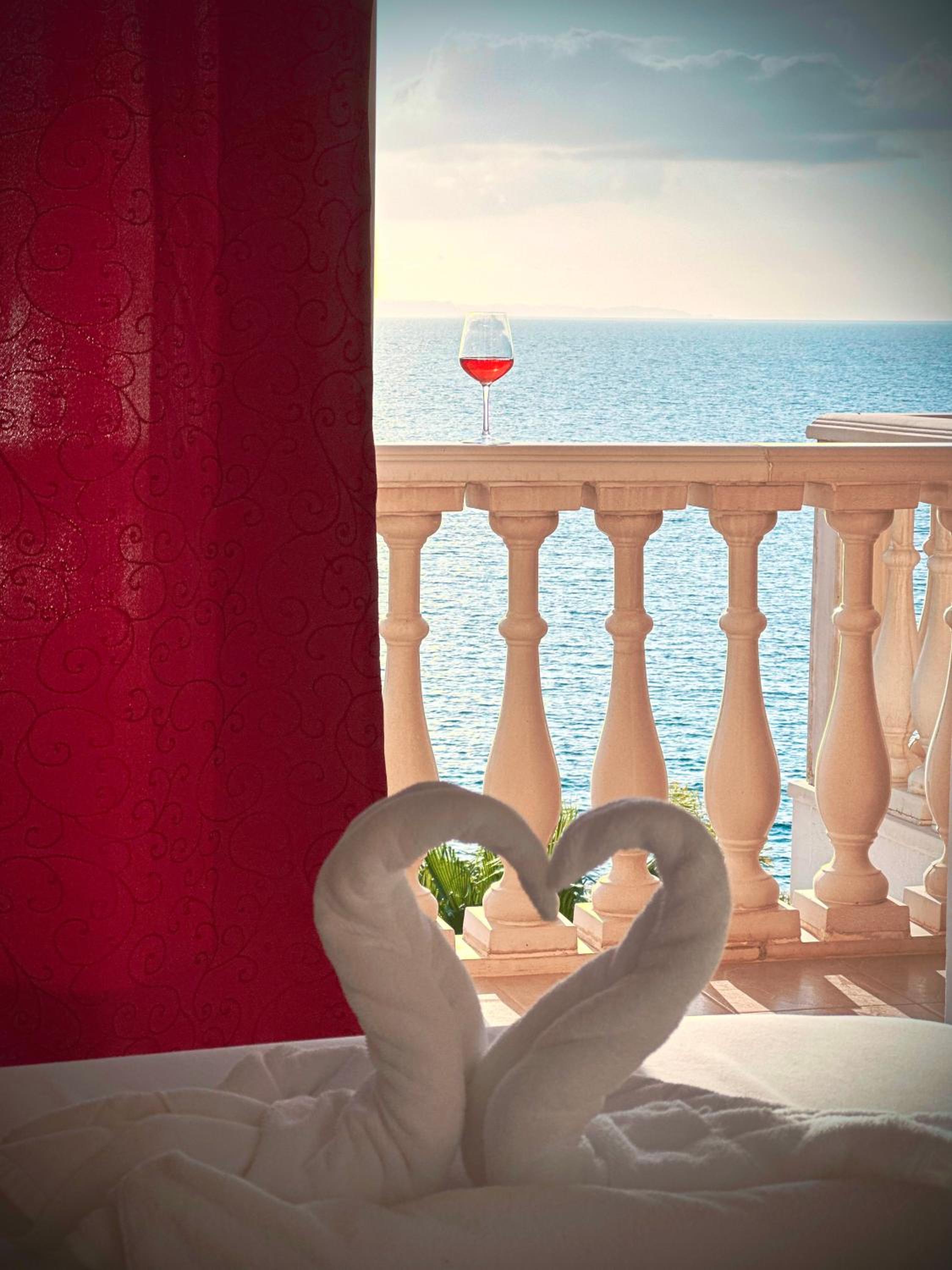 Double or Twin Room with Sea View