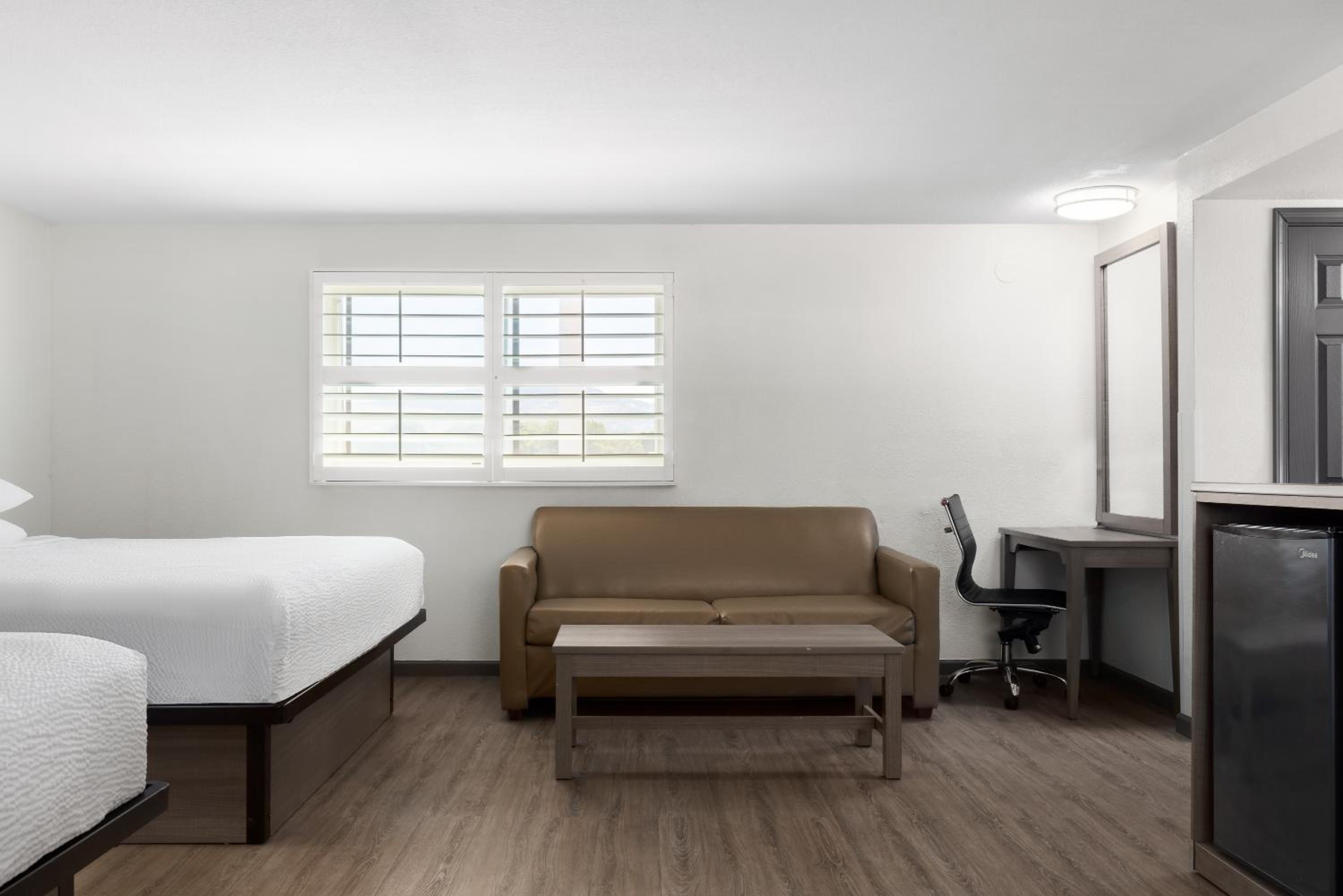 Suite with Two King Beds - Non-Smoking - Photo 3