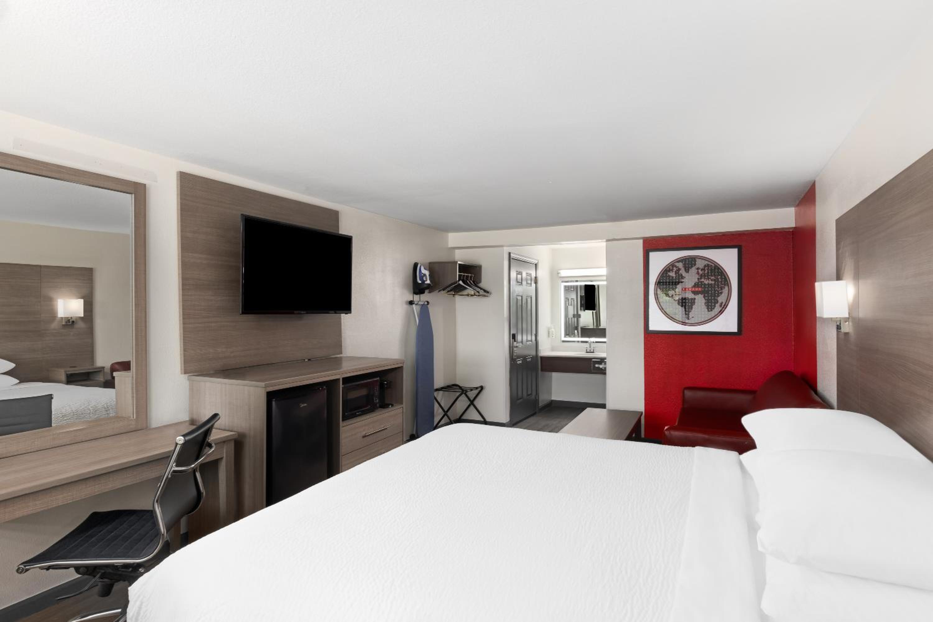 King Suite - Non-Smoking - Photo 1