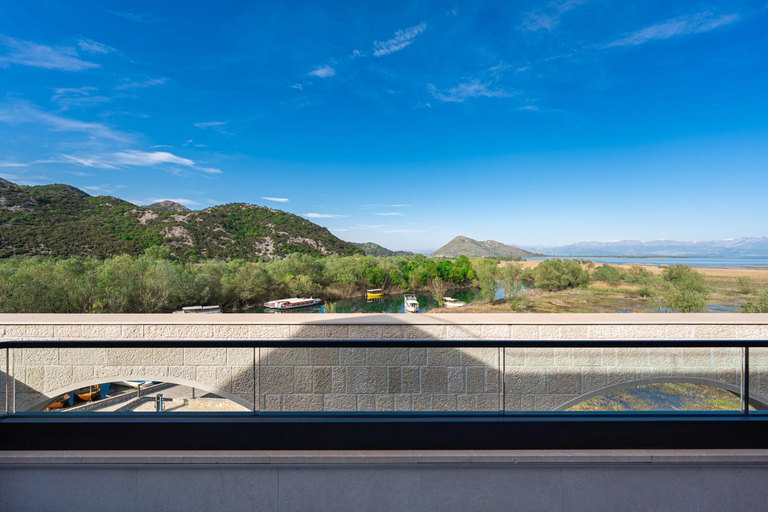Apartment with Lake View photo 3