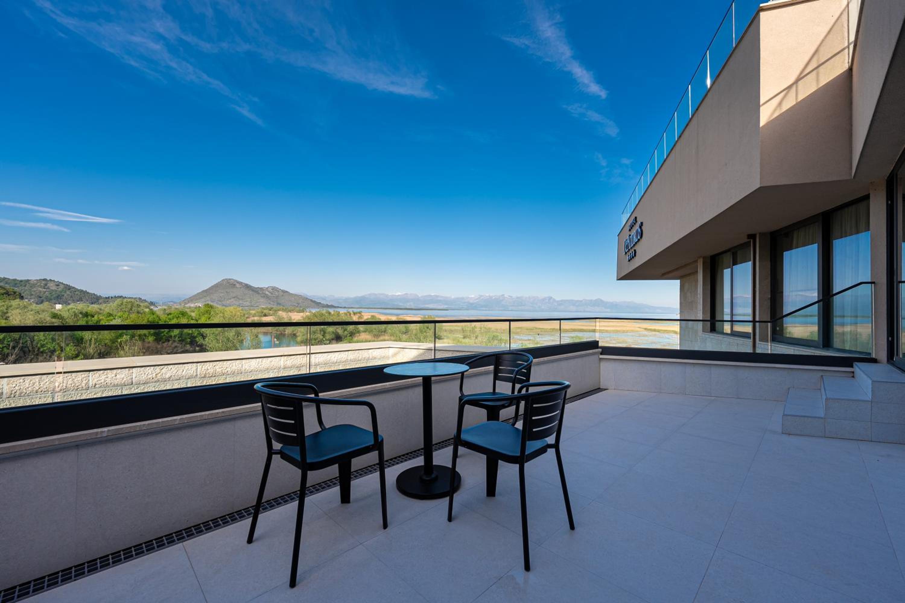 Apartment with Lake View photo 2