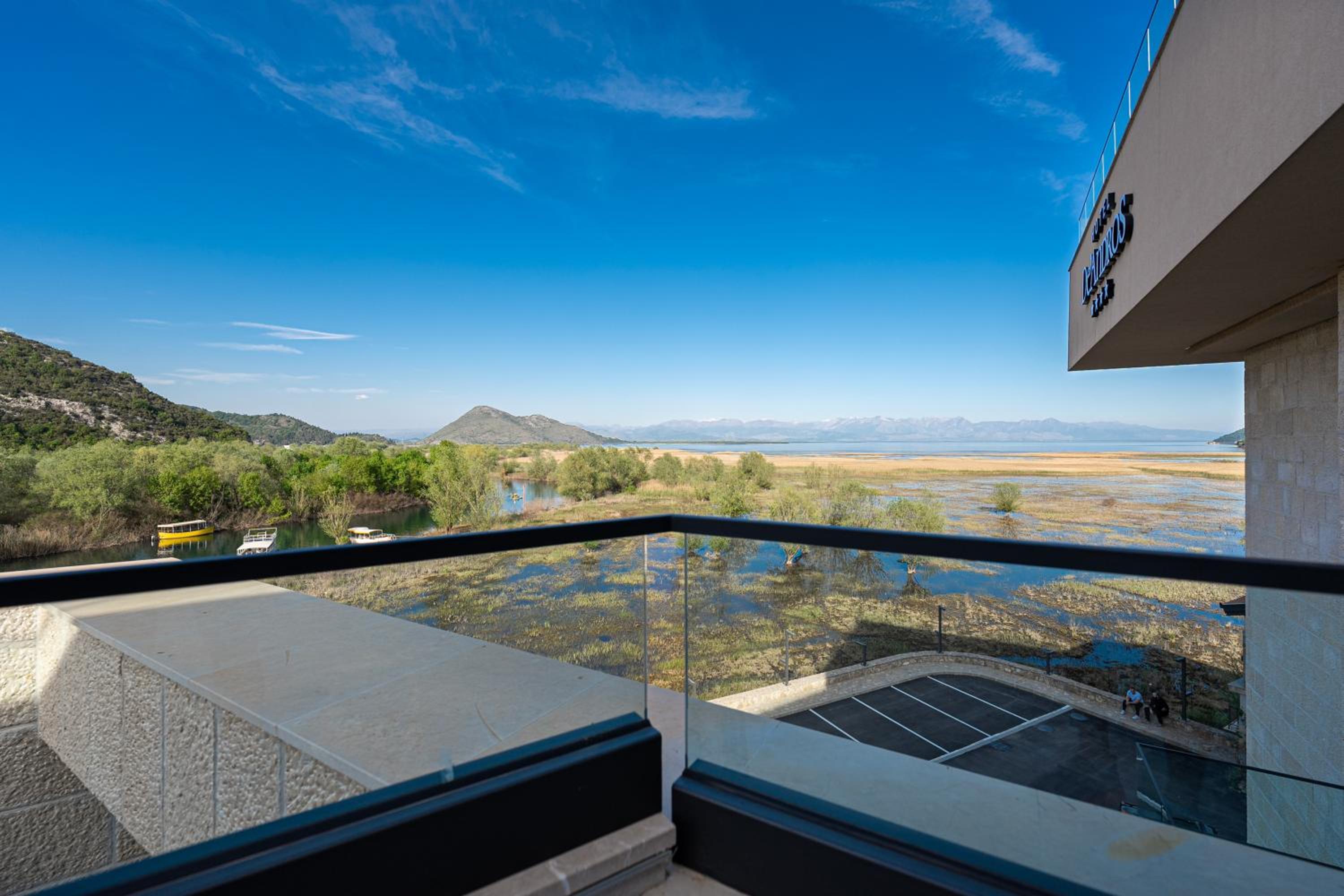 Apartment with Lake View photo 3