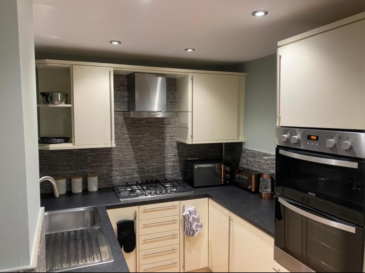 Three-Bedroom House photo 2