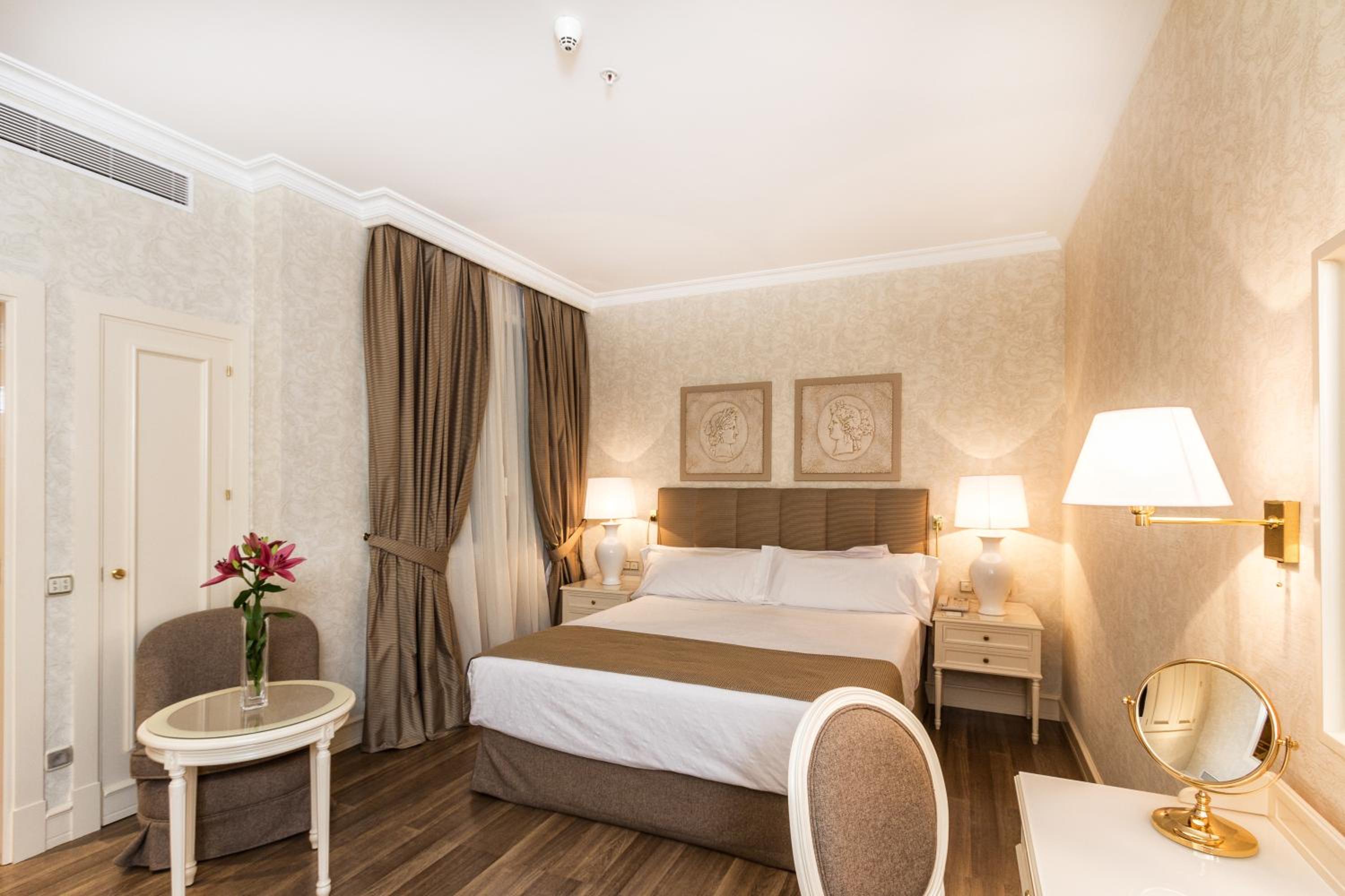 Habitación #47317528