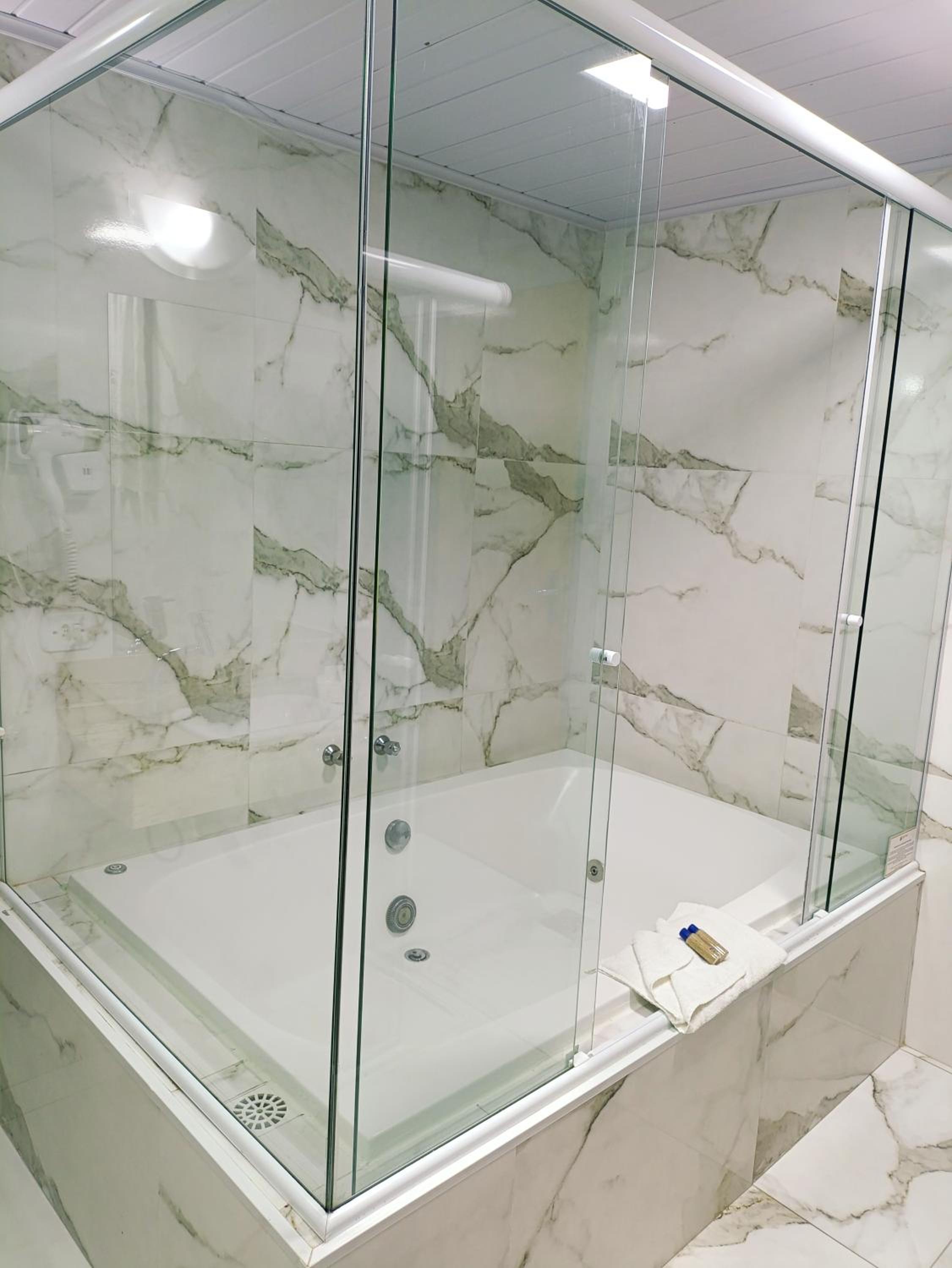 Double Master Room With Spa Bath photo 2