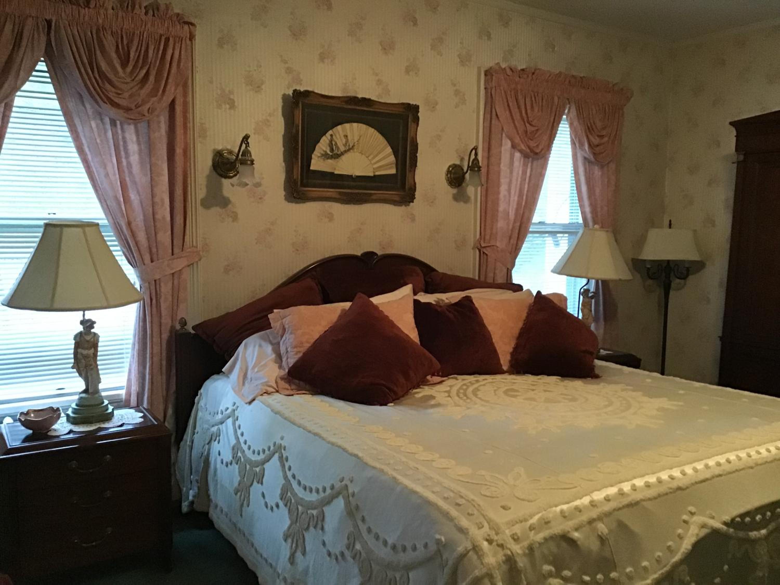 Deluxe King Suite - Photo 2
