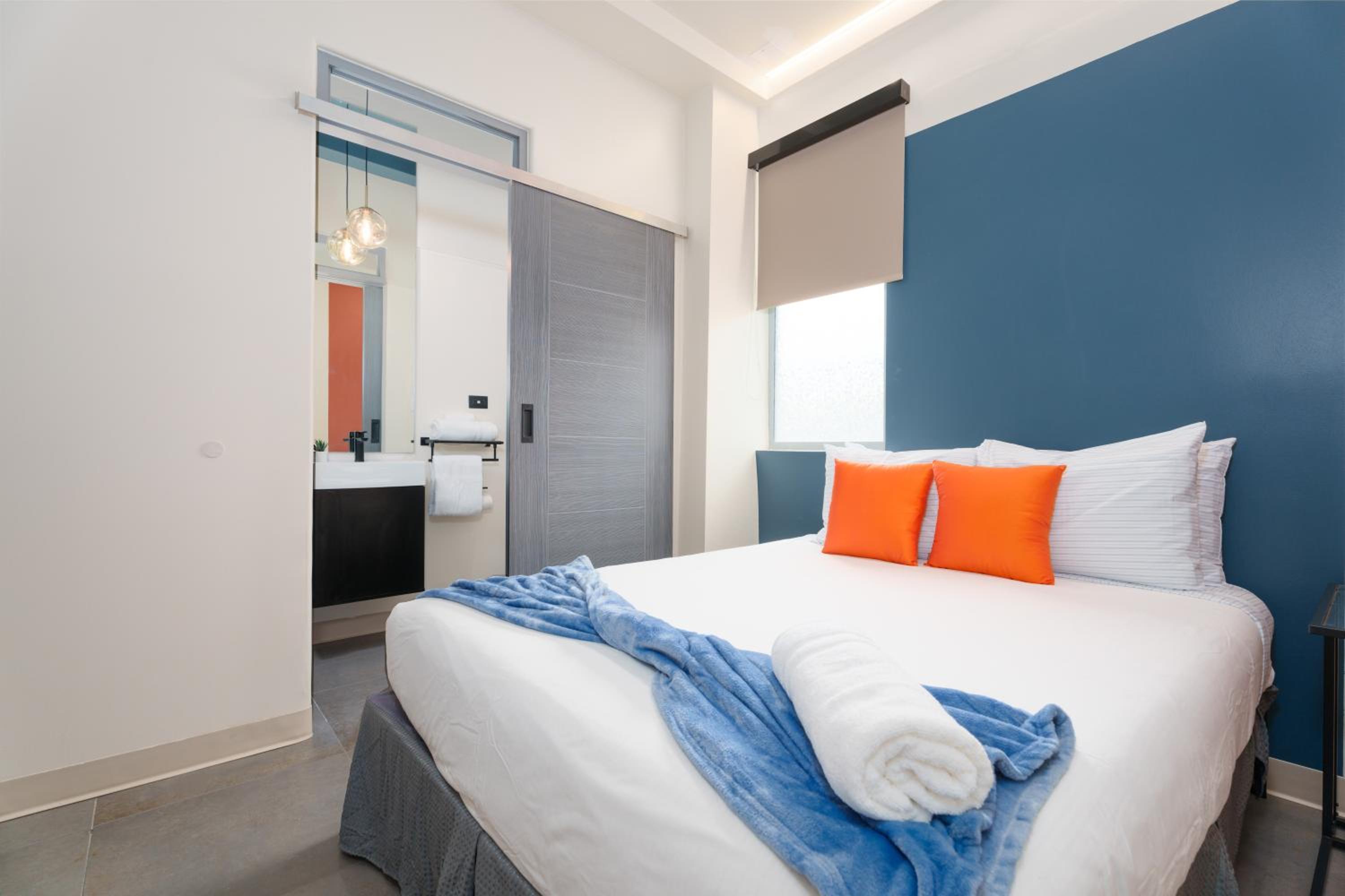 Premium Queen Room - Photo 3