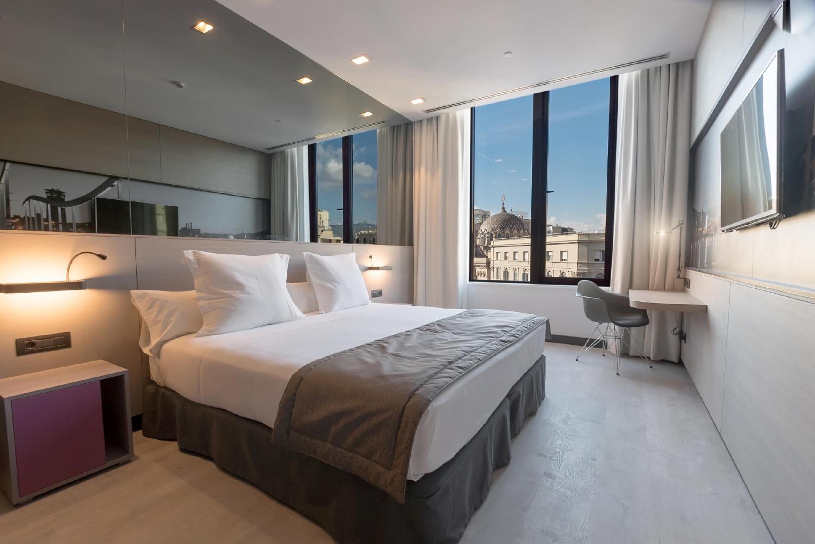 Superior Double or Twin Room with City View photo 2