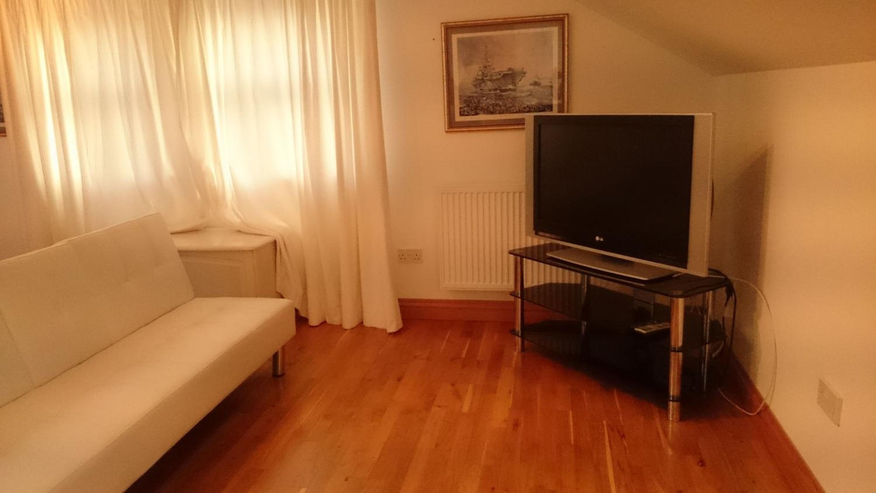 Deluxe Family Room photo 2