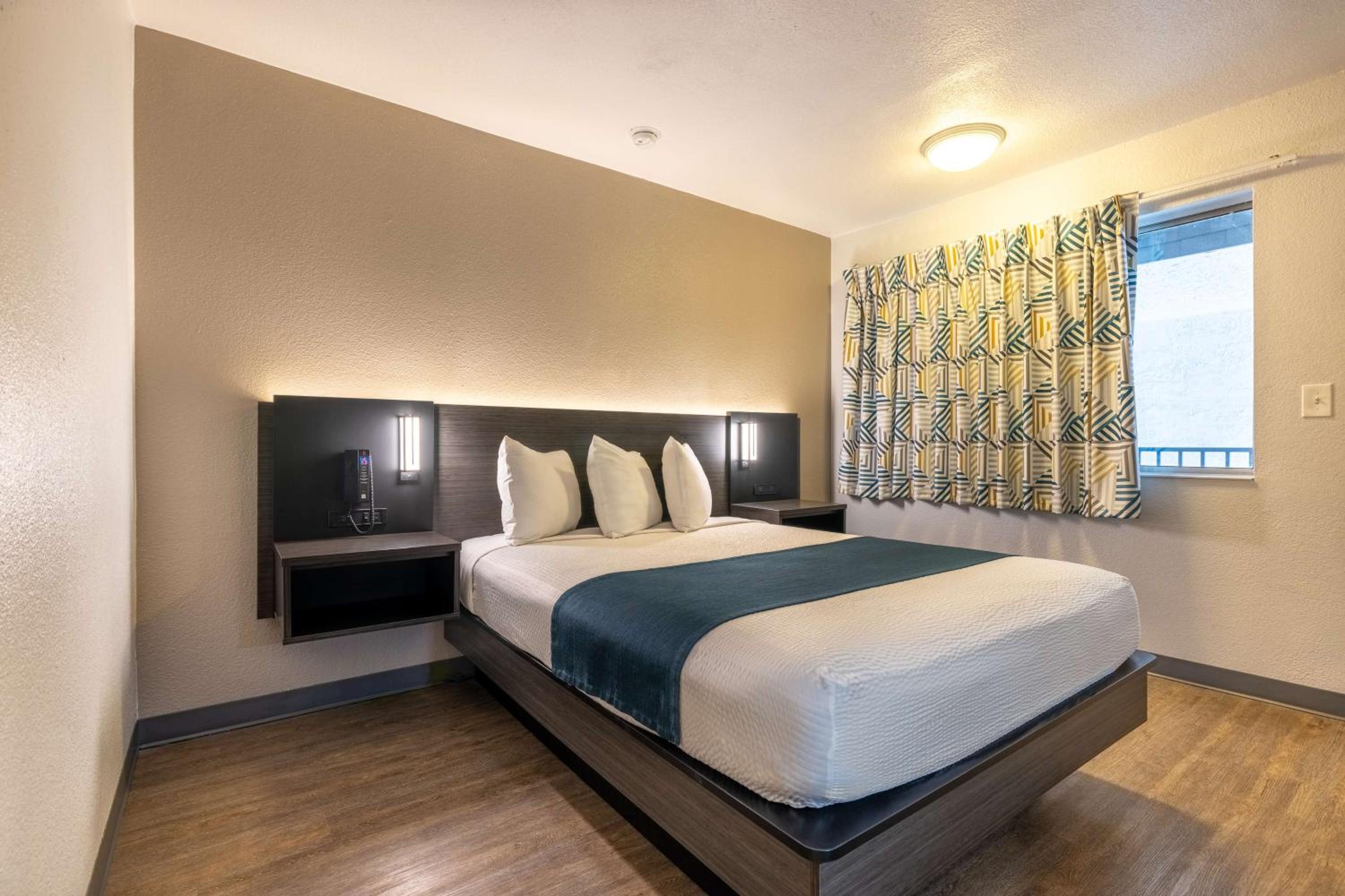 Deluxe Queen Room photo 1