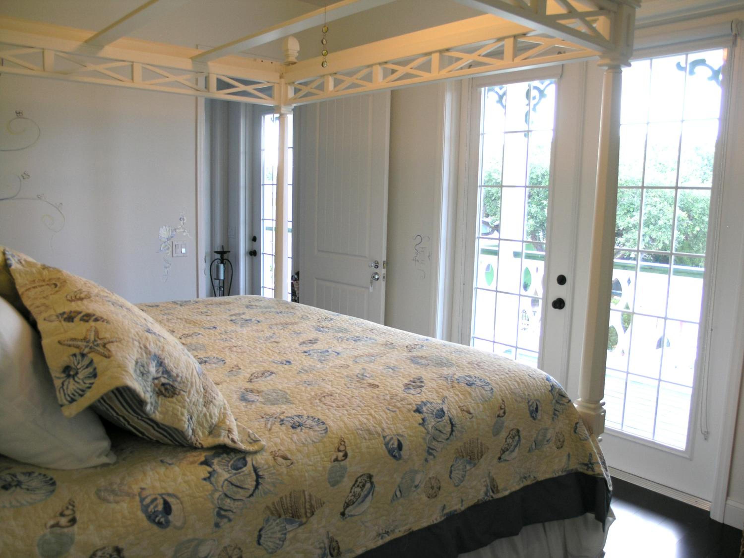 Sea Shell King Room with Balcony photo 3