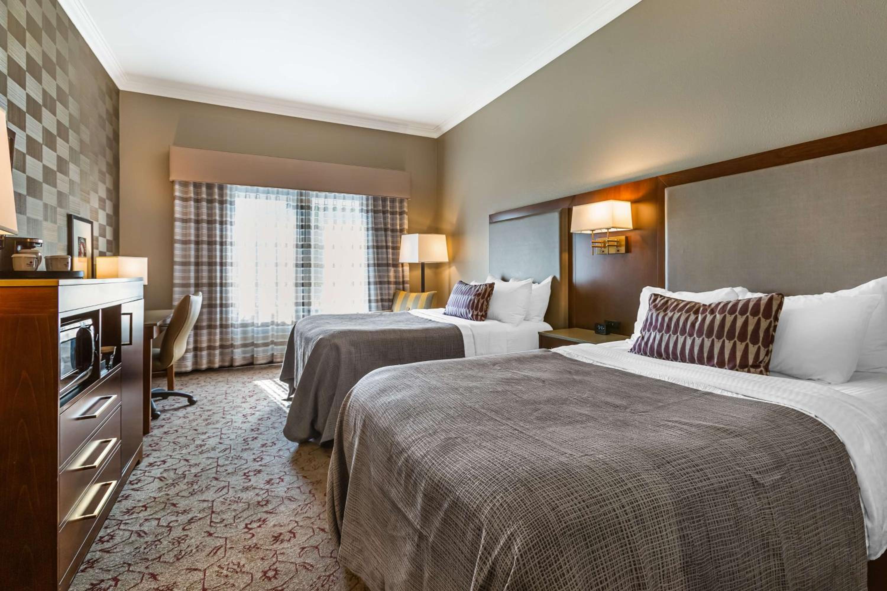Queen Room with Two Queen Beds with Roll-In Shower - Mobility Access