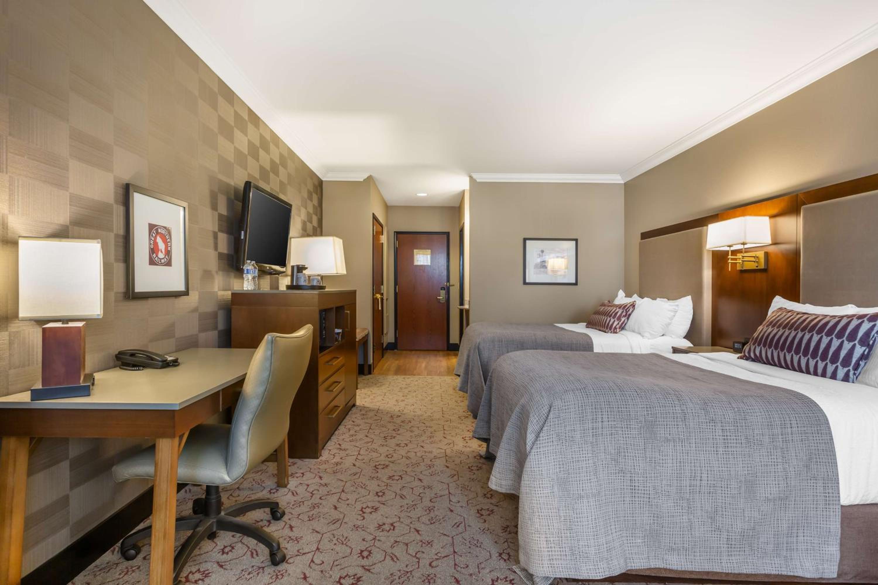 Queen Room with Two Queen Beds photo 2