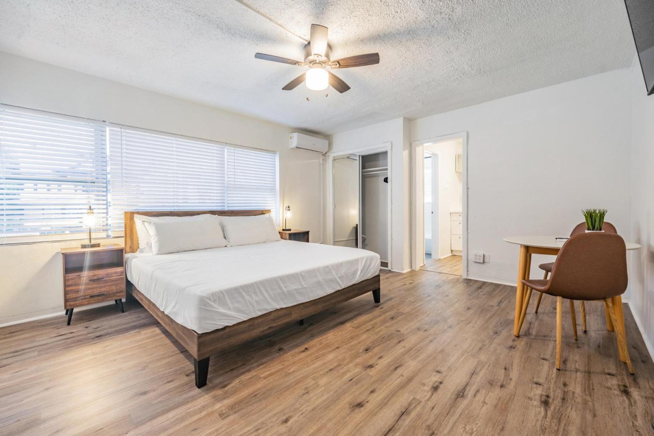 One-Bedroom Apartment photo 1
