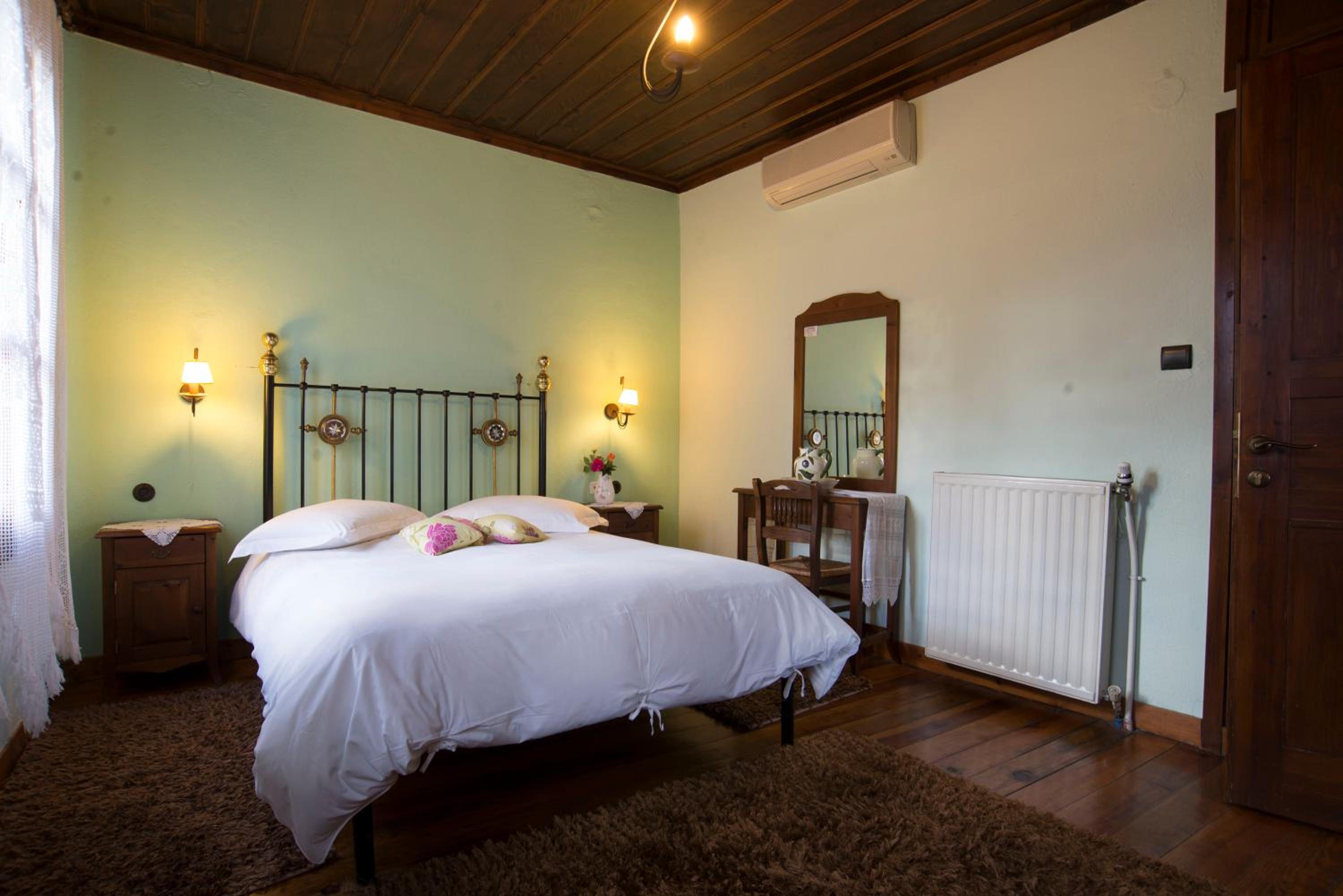 Double or Twin Room - Photo 6