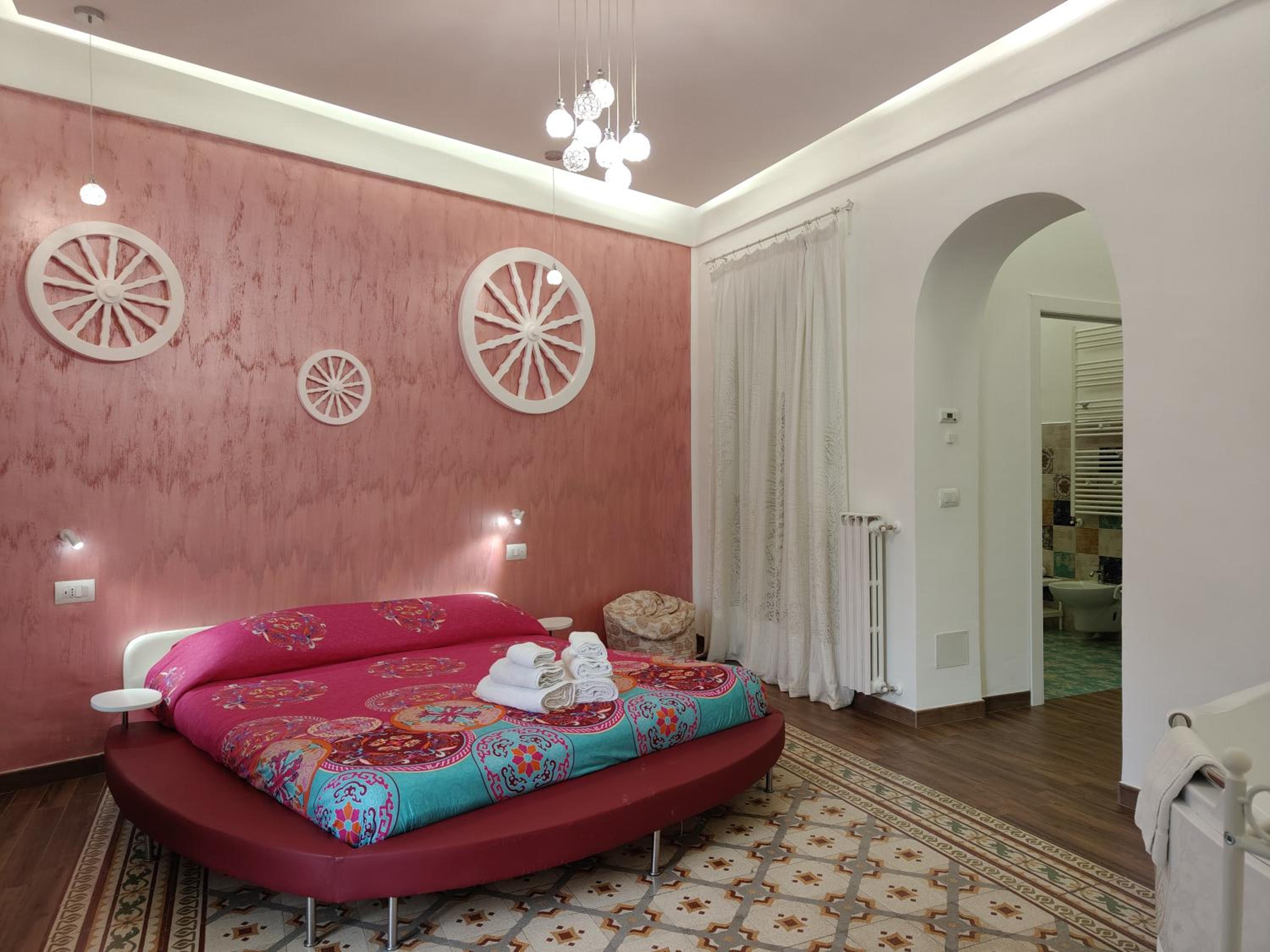 King Suite with Balcony - Photo 14