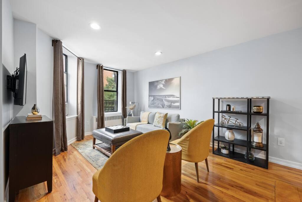 Three-Bedroom Apartment photo 2