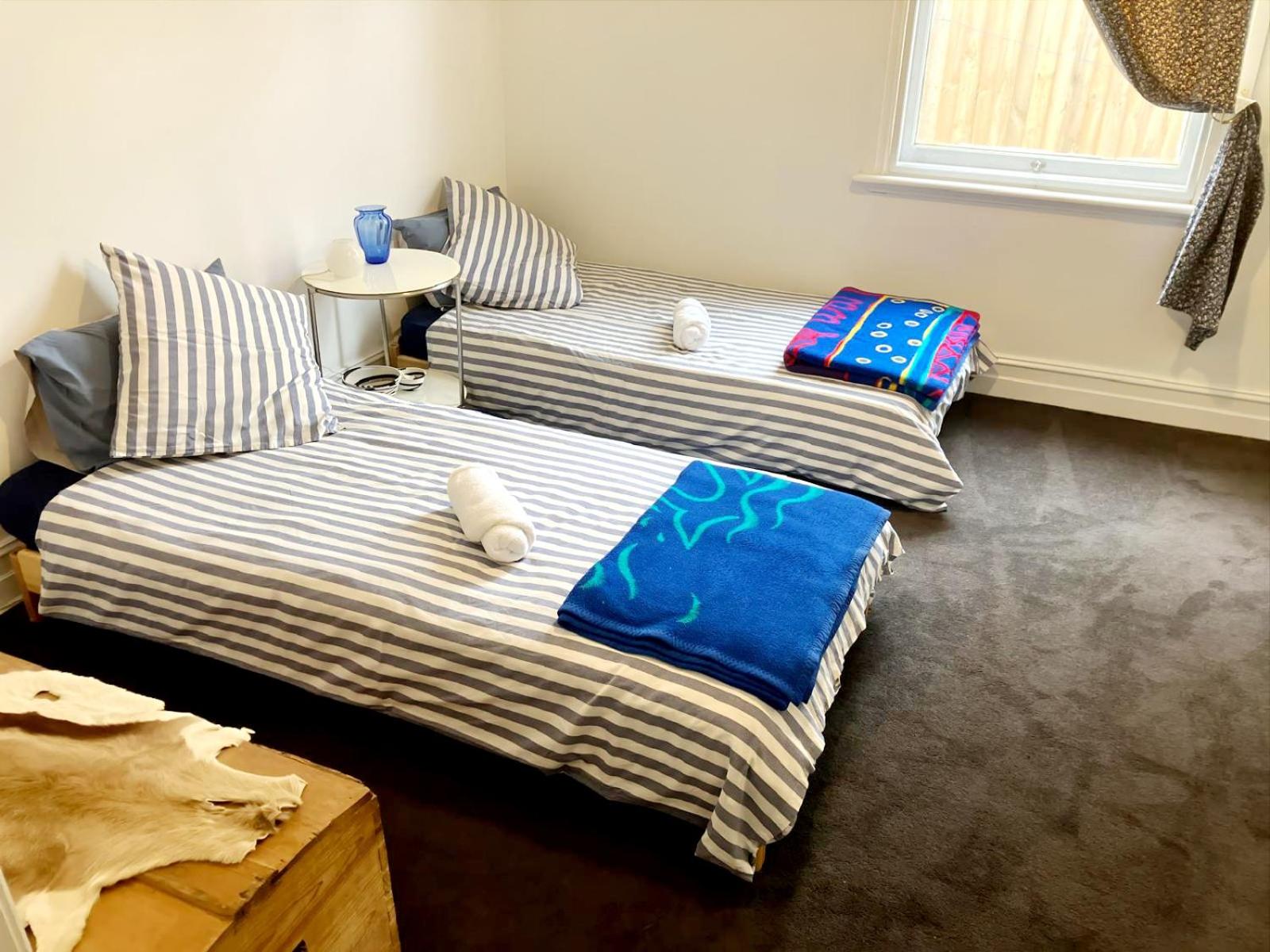 Twin Room with 2 Single Beds - Shared bathroom