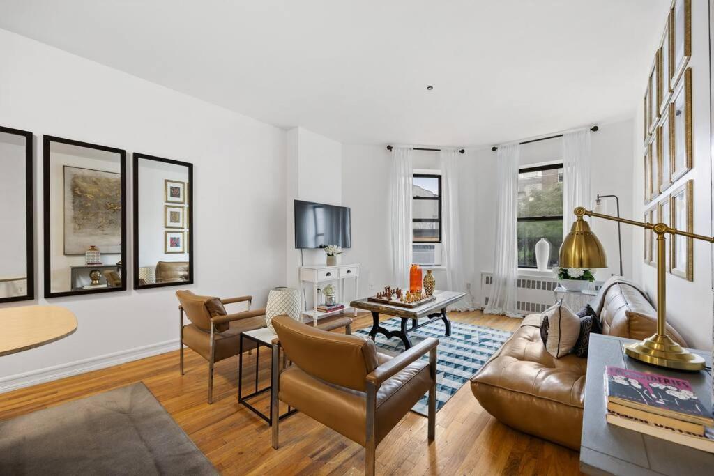 Three-Bedroom Apartment photo 1