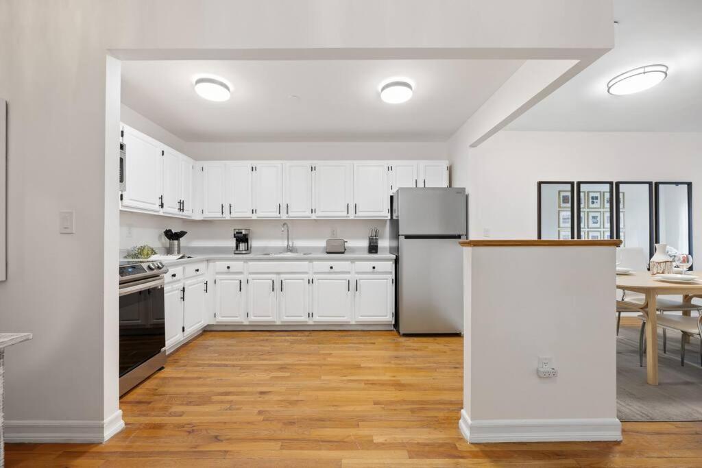 Three-Bedroom Apartment photo 2