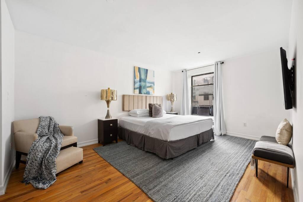 Three-Bedroom Apartment photo 3