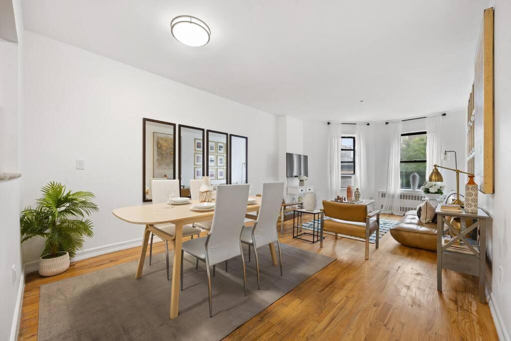 Three-Bedroom Apartment photo 2