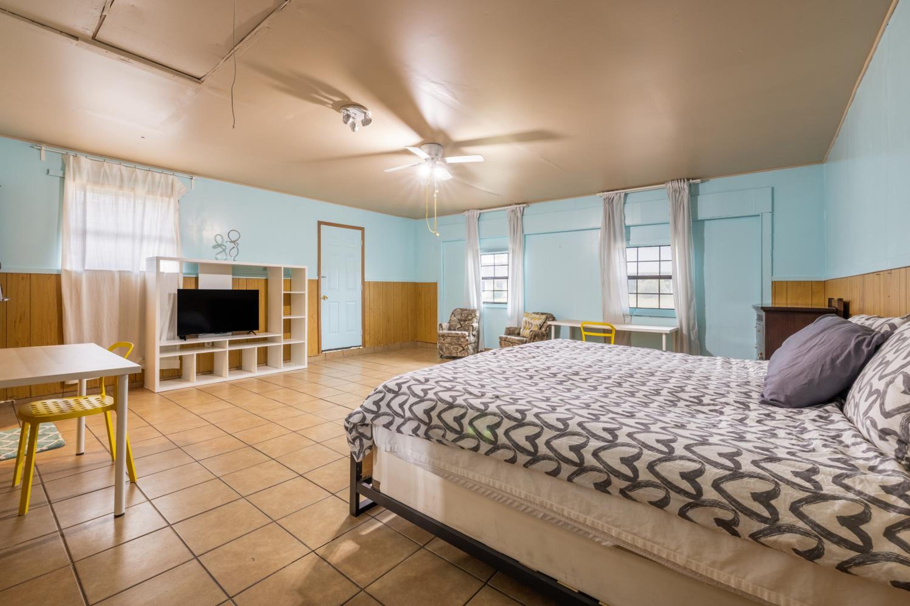 Four-Bedroom House photo 2