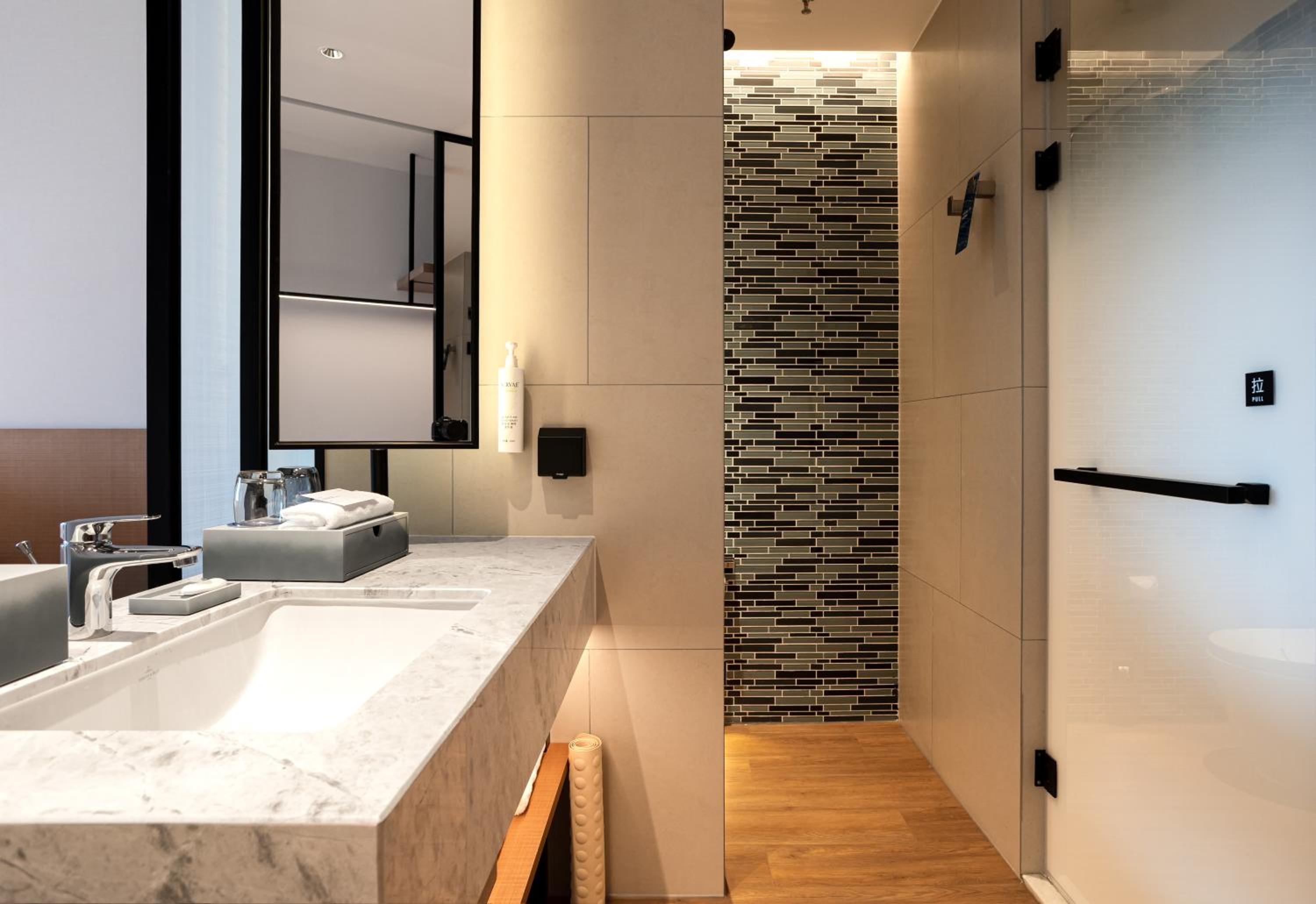 Superior Double Room with Two Double Beds and Ocean View photo 3