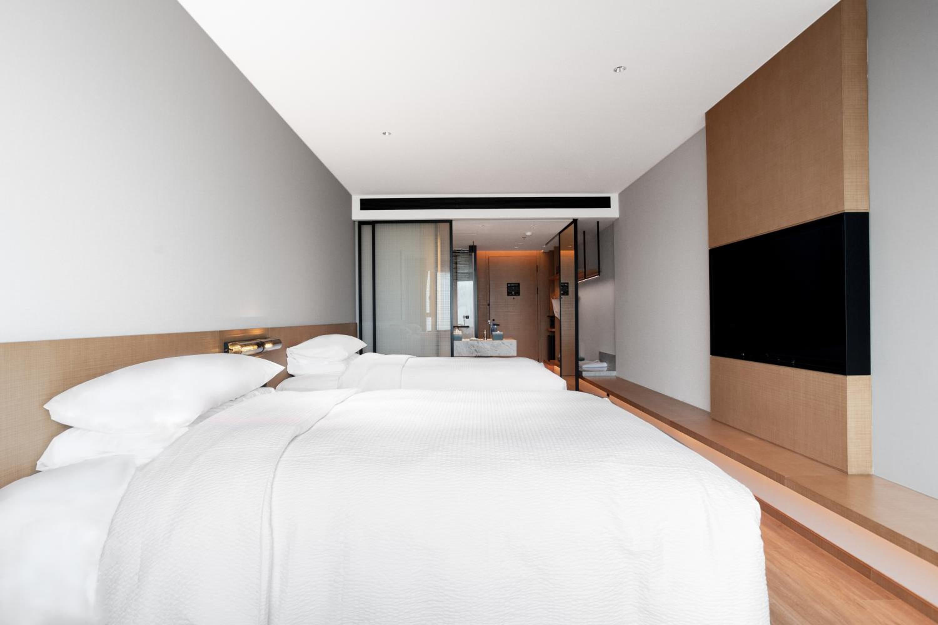 Standard Double Room with Two Double Beds and Ocean View photo 1