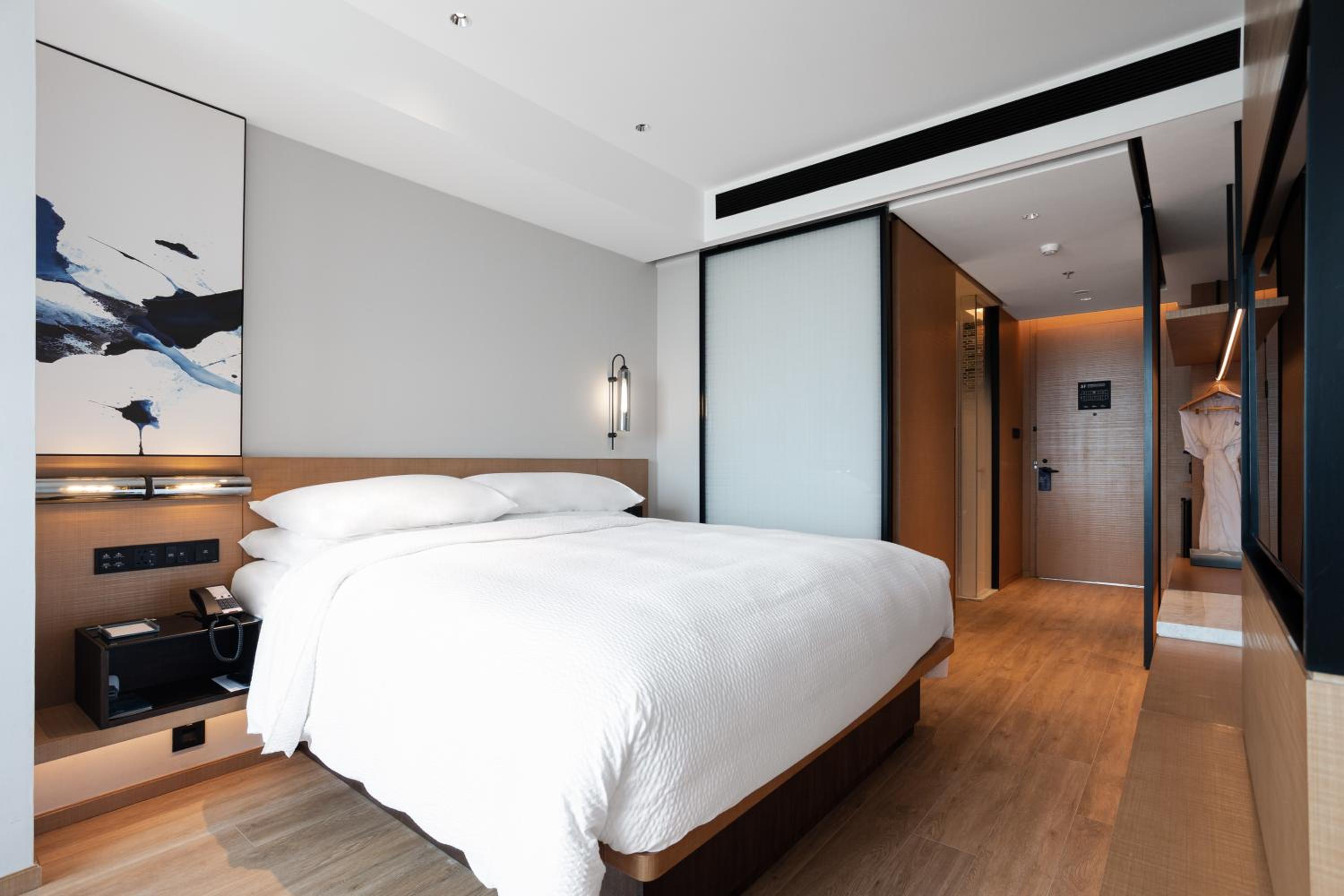 Standard King Room with Ocean View