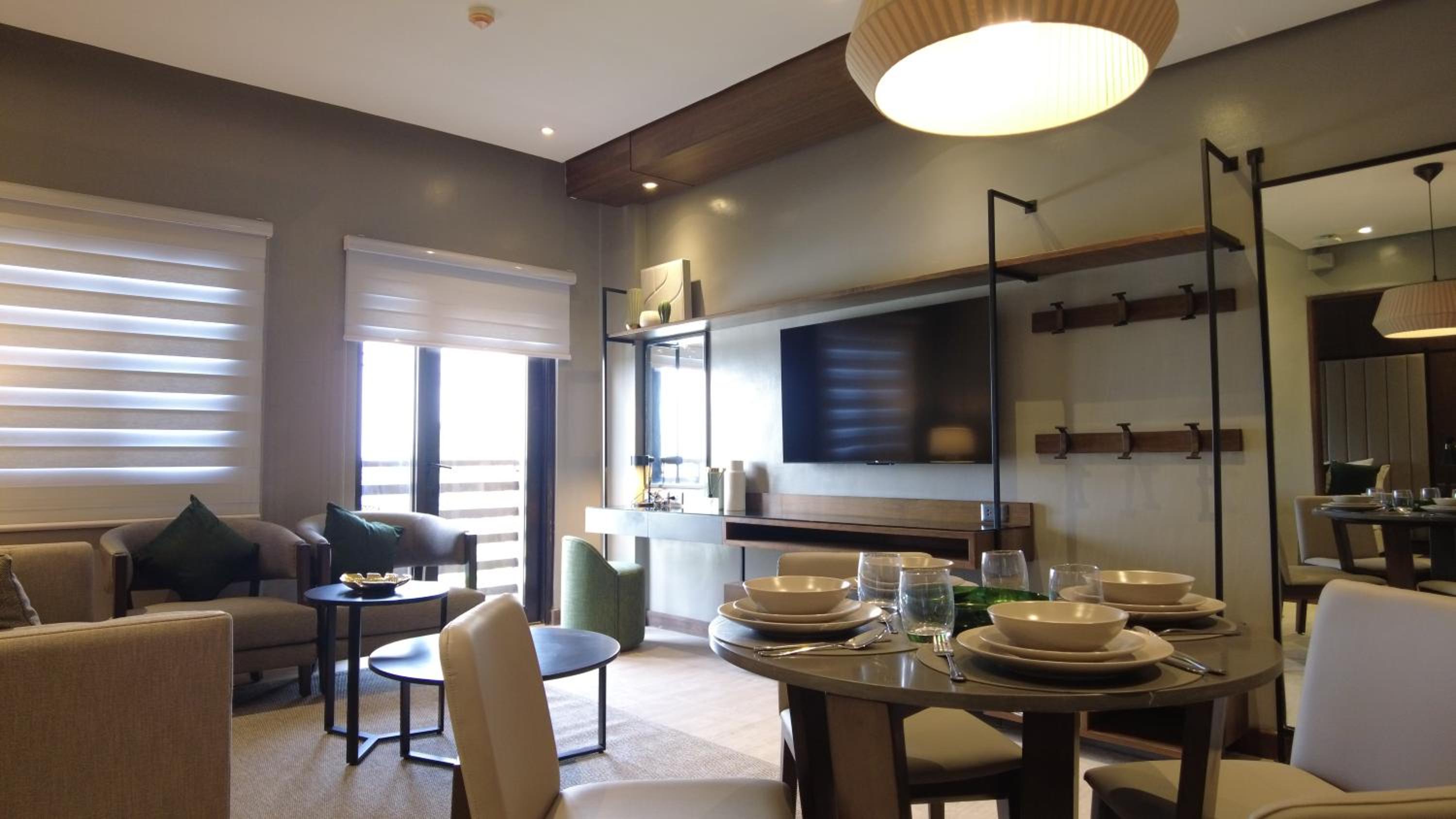 Executive Suite - Photo 8