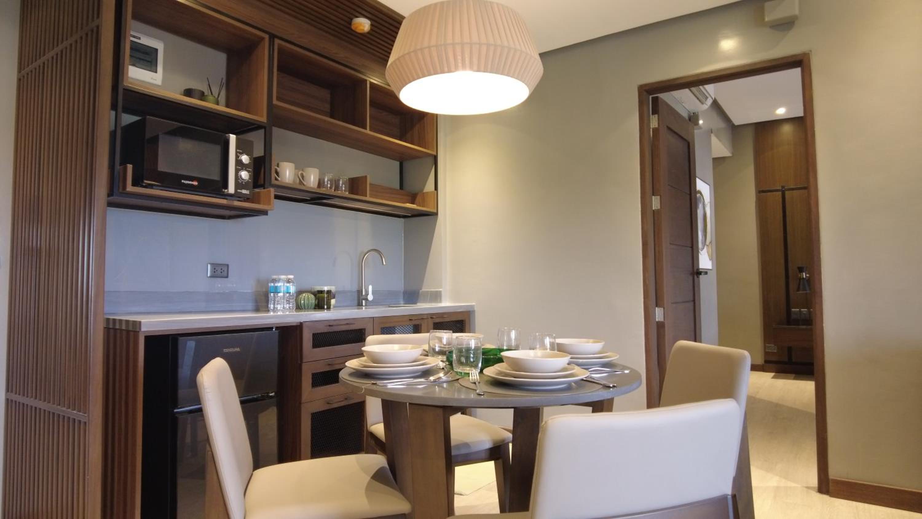 Executive Suite - Photo 9