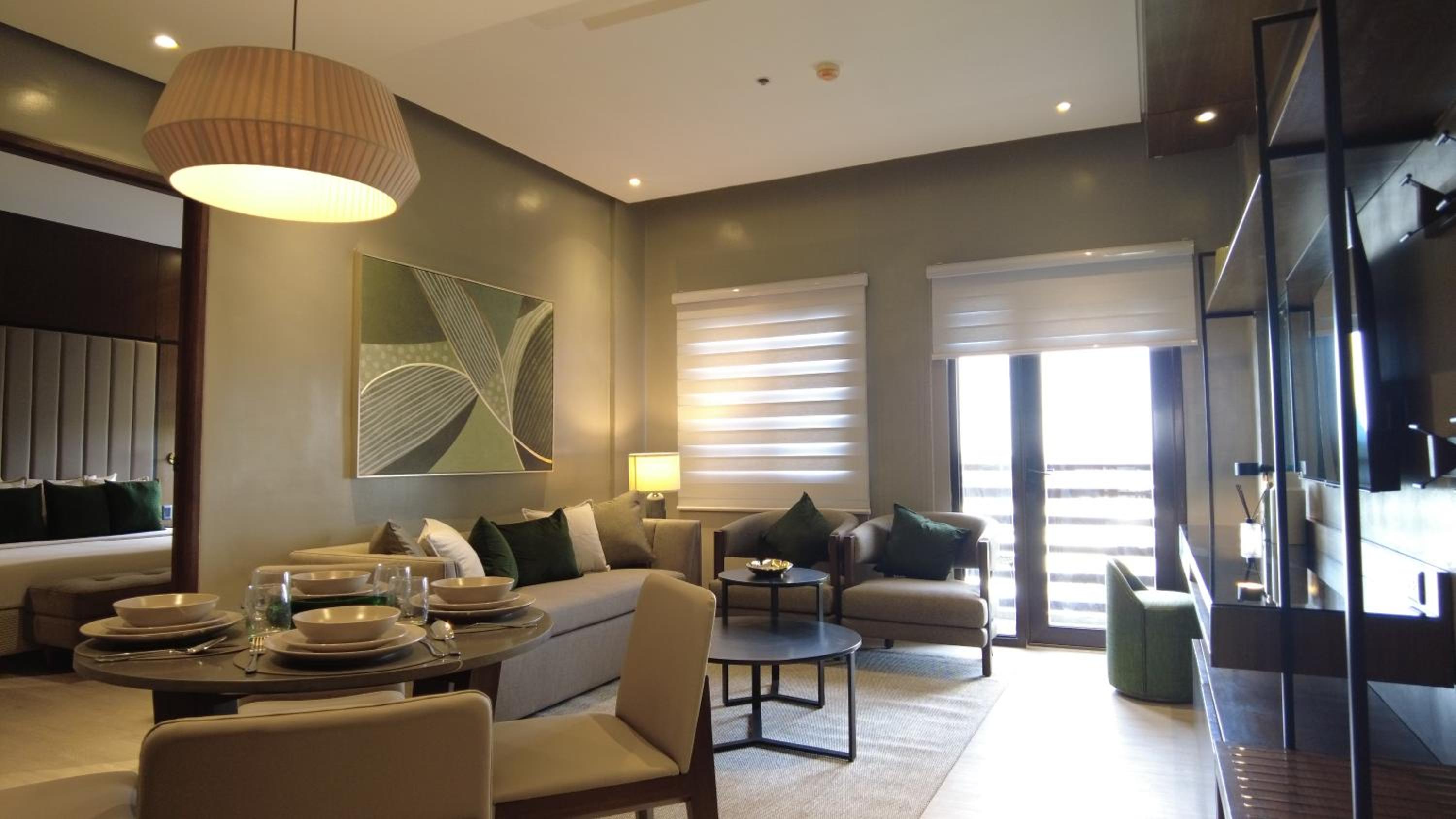 Executive Suite - Photo 11