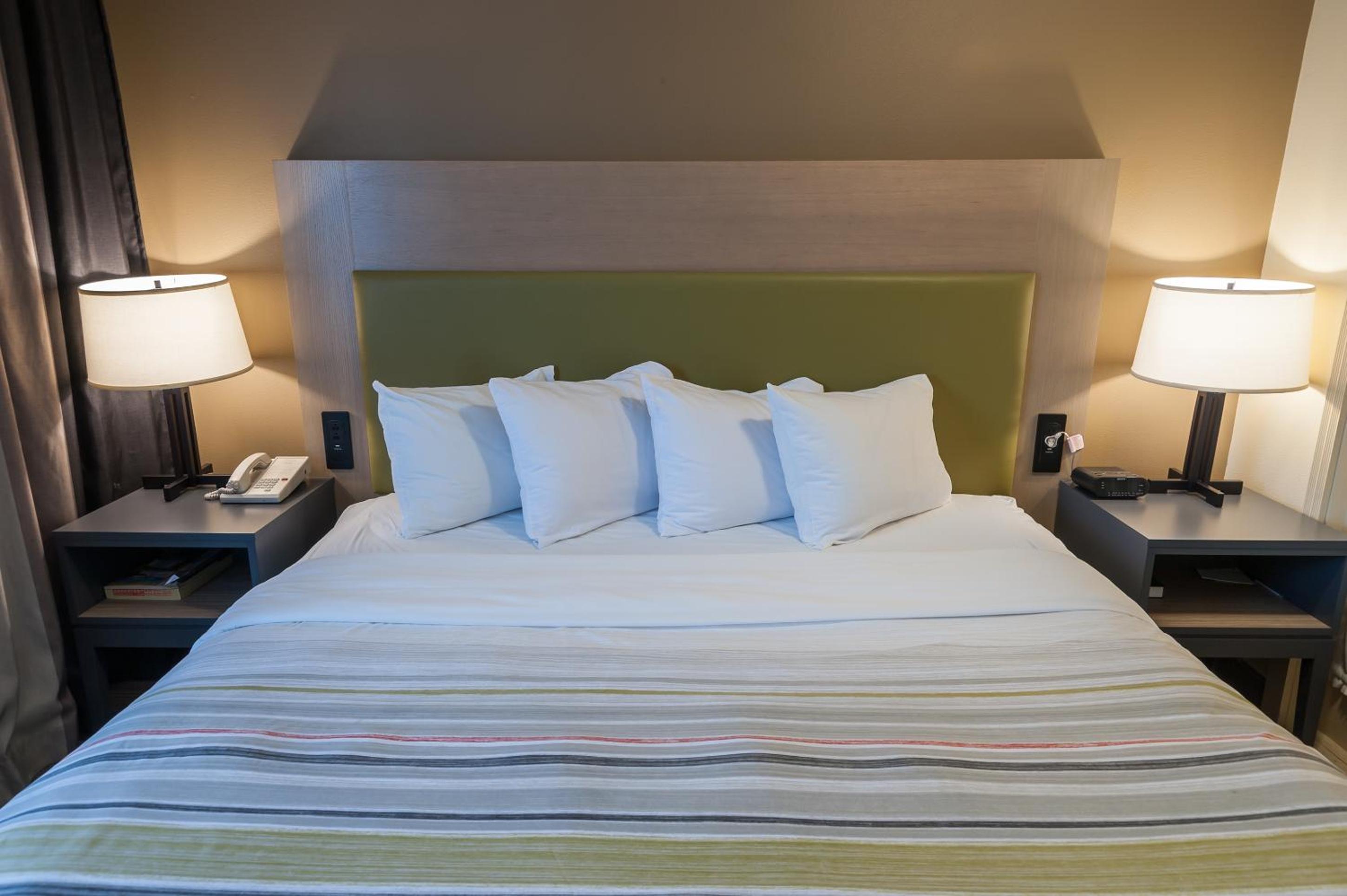 One-Bedroom King Suite - Disability Access/Non-Smoking photo 1