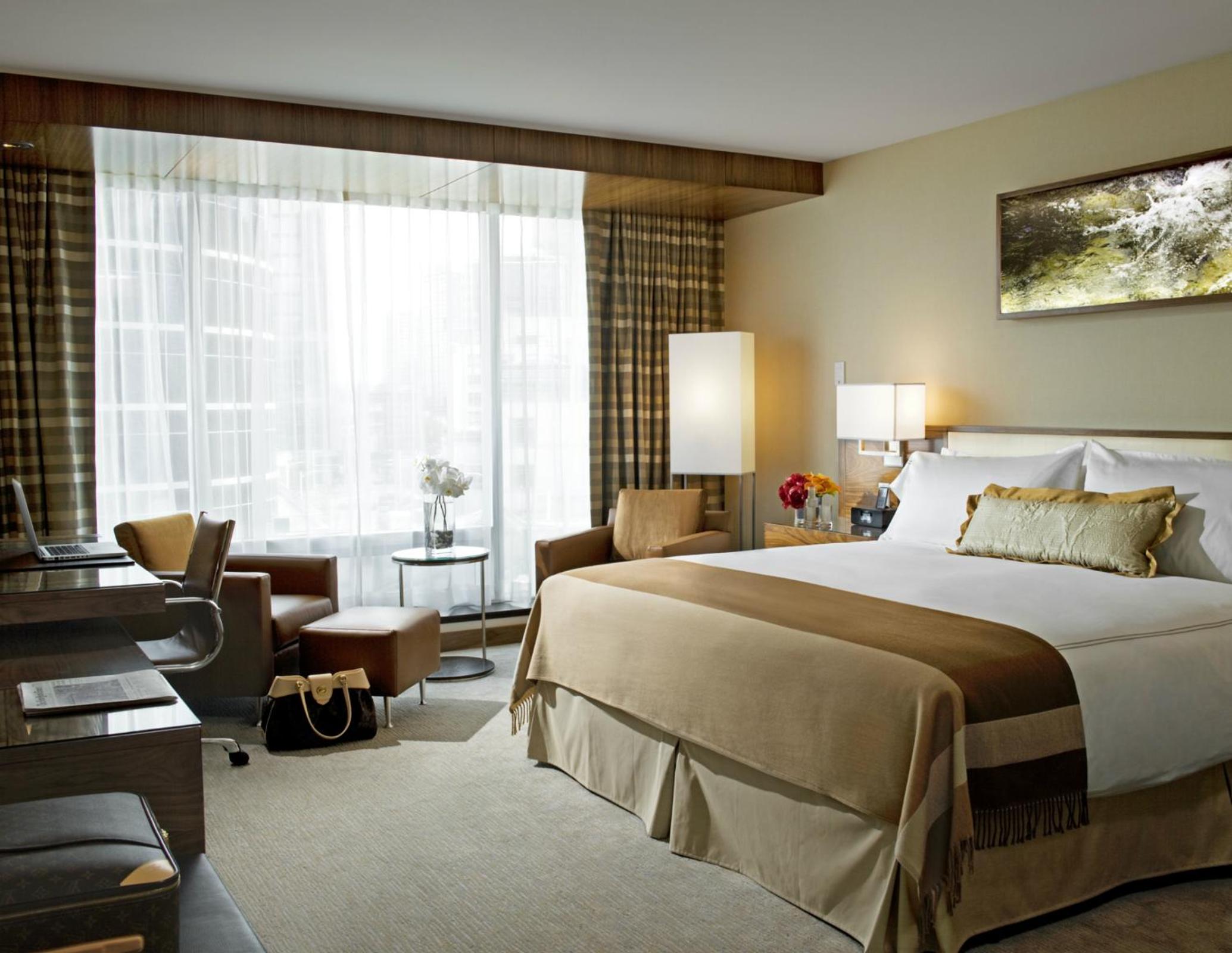 Deluxe Partial Harbor View Room with King Bed