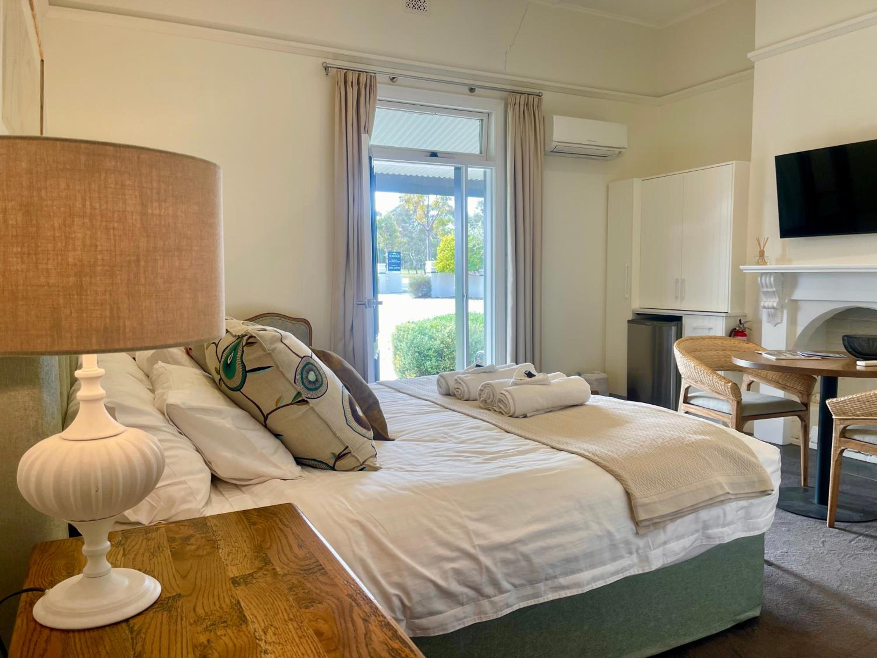 Deluxe Double or Twin Room photo 3